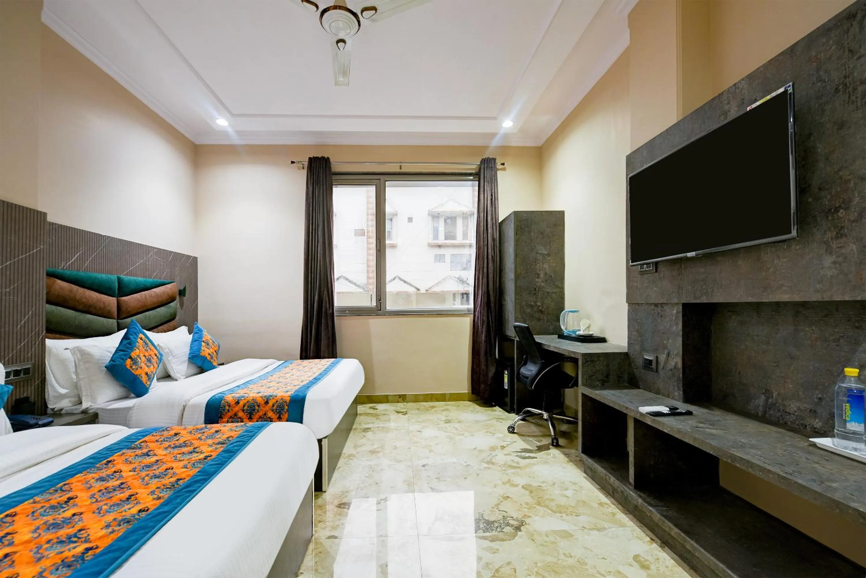 Bed in The Pearl Plaza Hotel in City Centre - Near New Delhi Railway Station