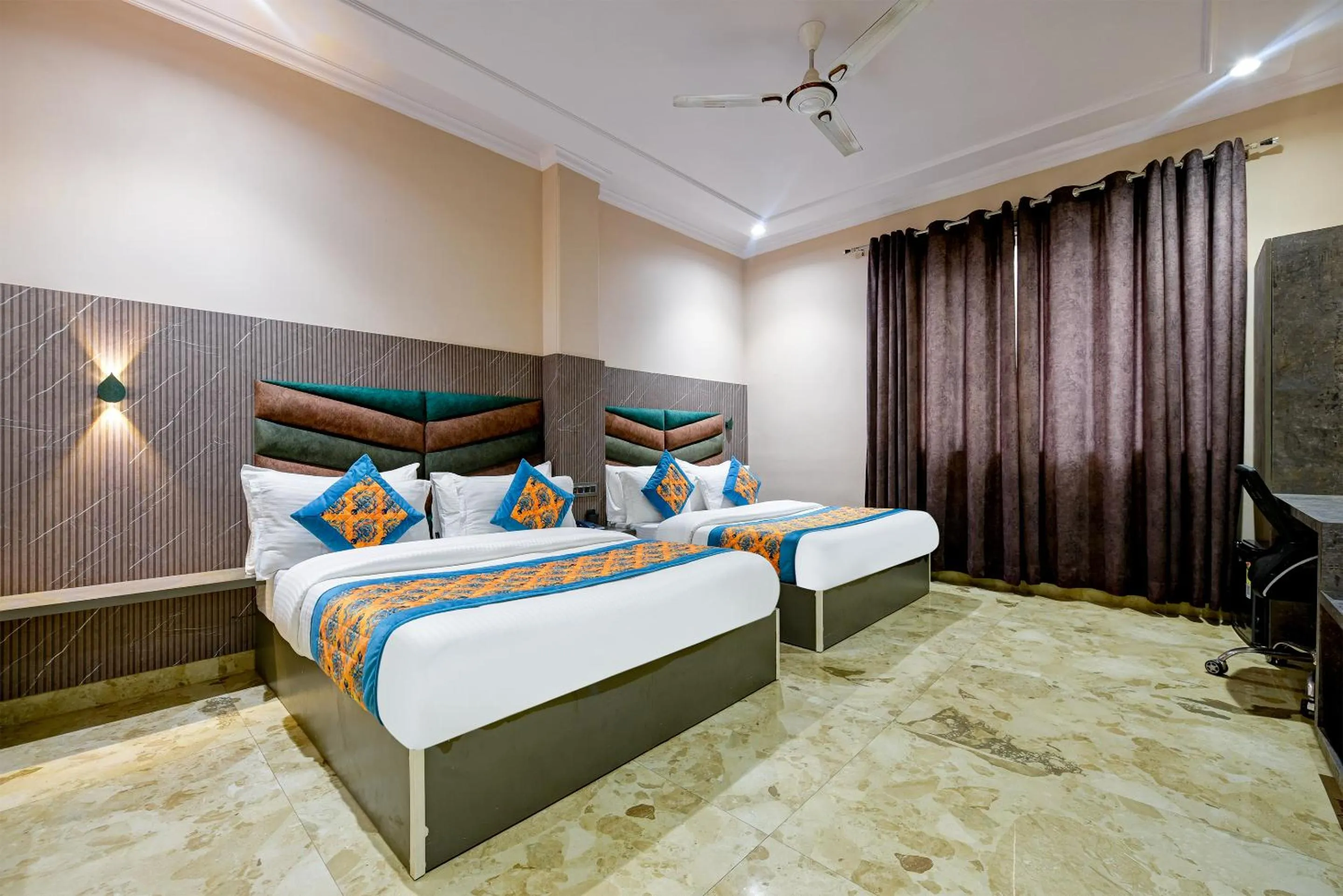 Bed in The Pearl Plaza Hotel in City Centre - Near New Delhi Railway Station