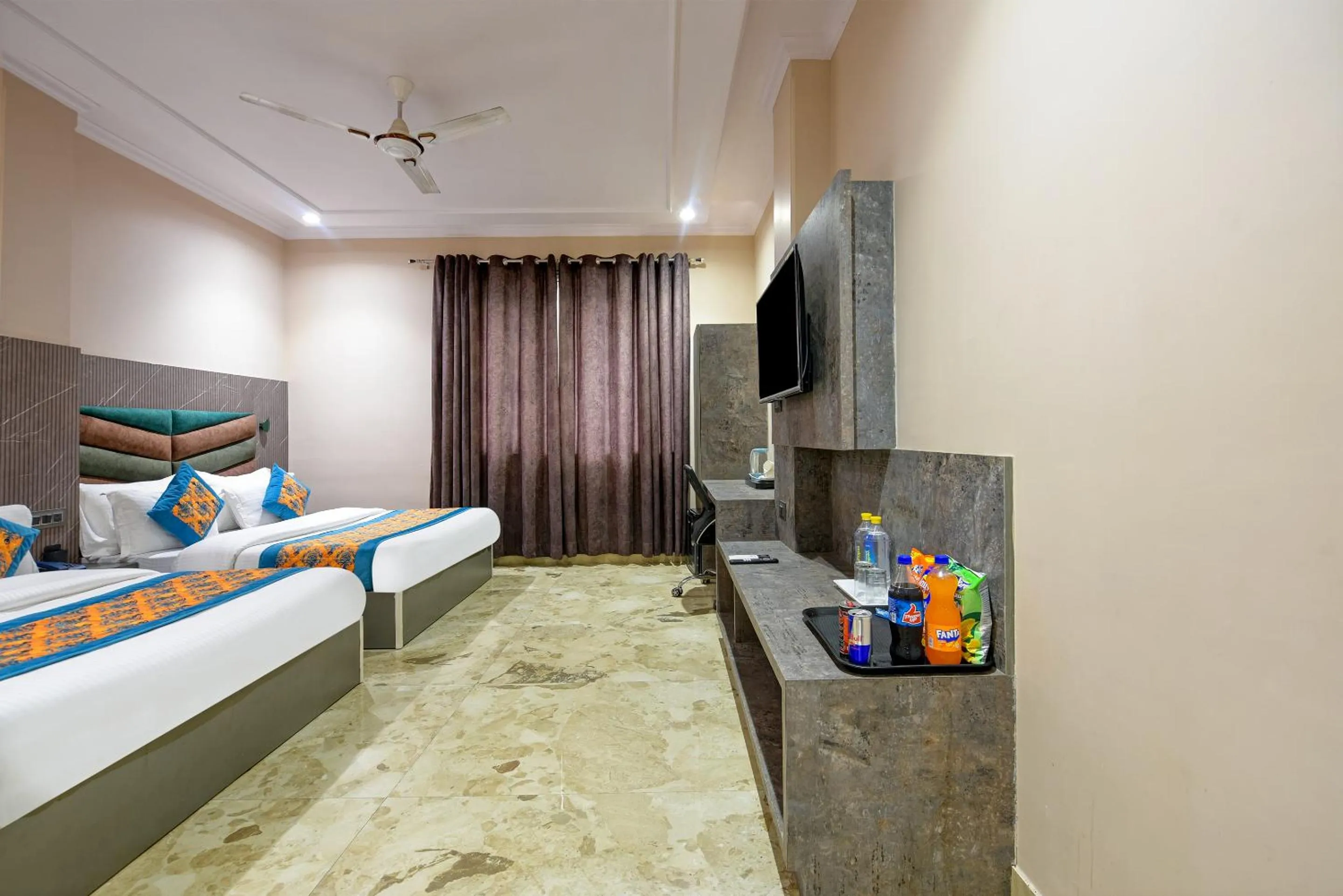 Bed in The Pearl Plaza Hotel in City Centre - Near New Delhi Railway Station
