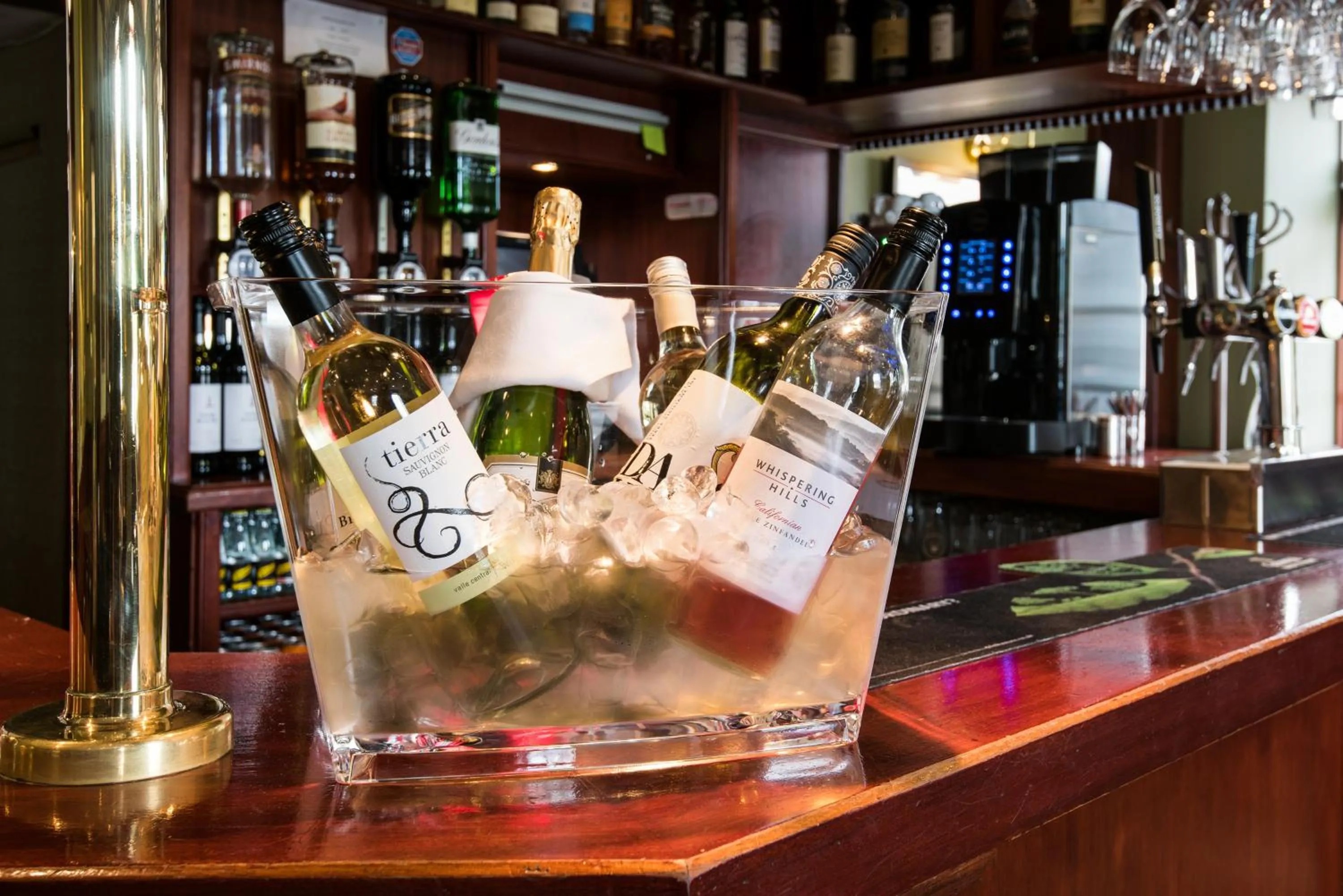 Alcoholic drinks in The Inveraray Inn, BW Signature Collection