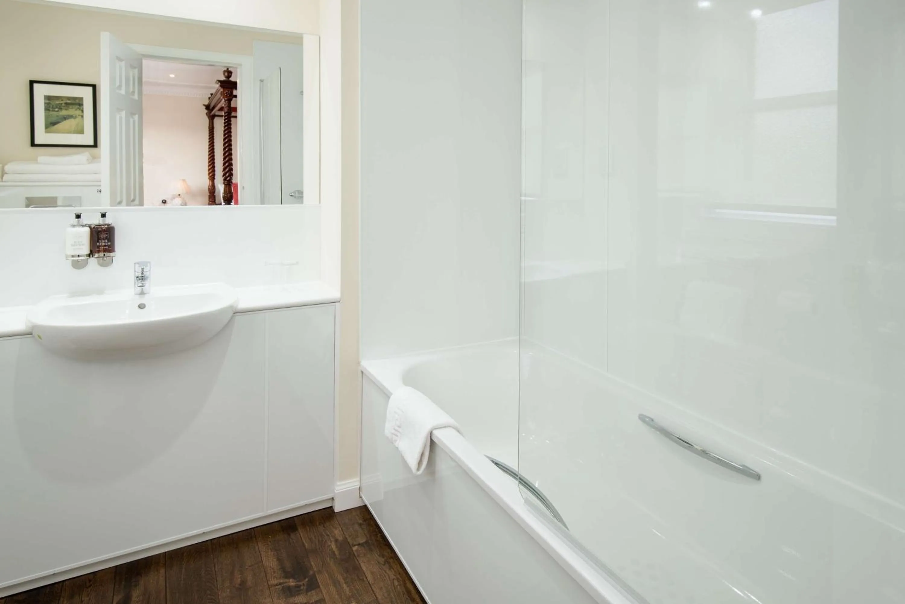 Bathroom in The Inveraray Inn, BW Signature Collection