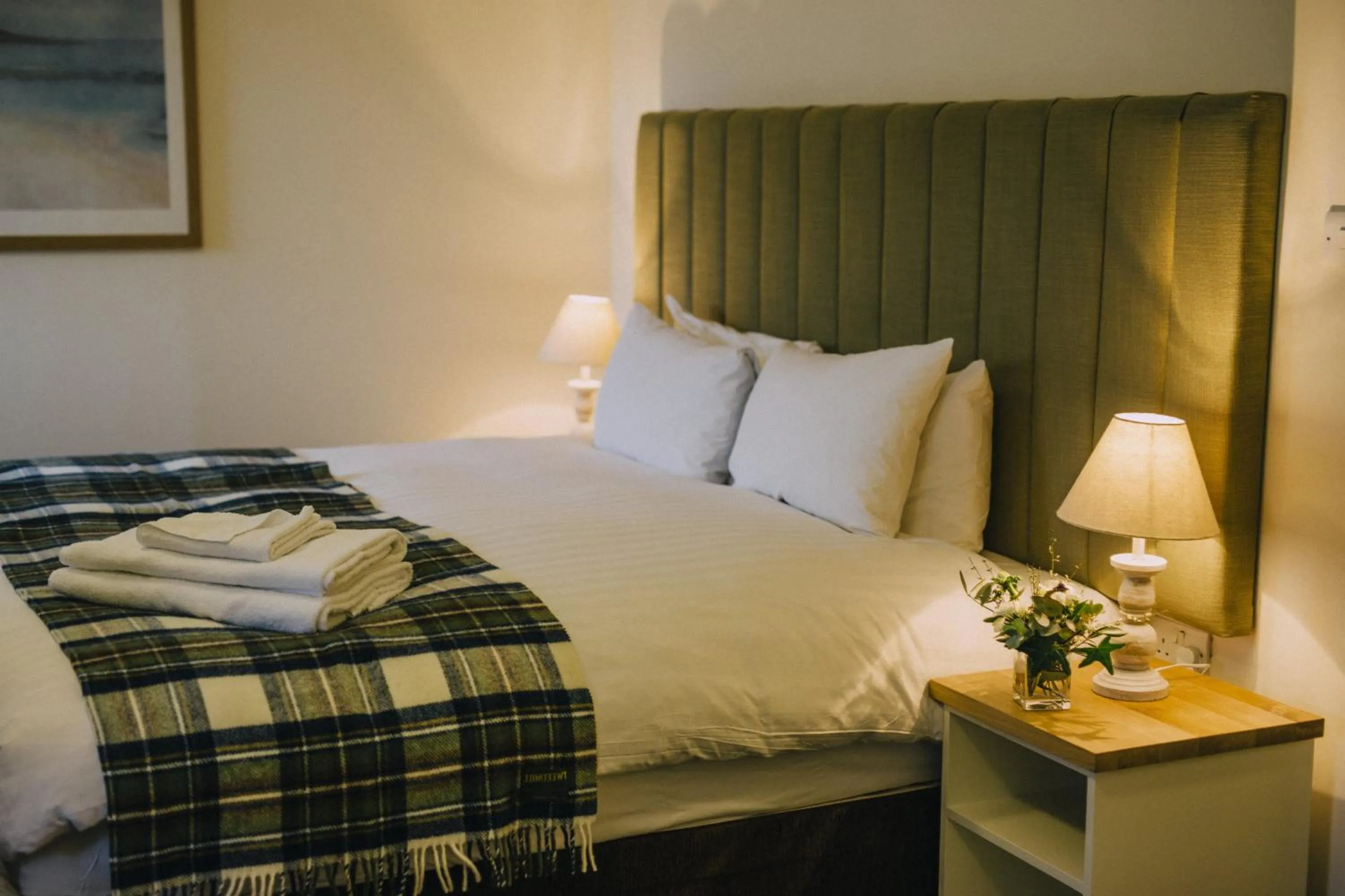 Bedroom, Bed in The Inveraray Inn, BW Signature Collection