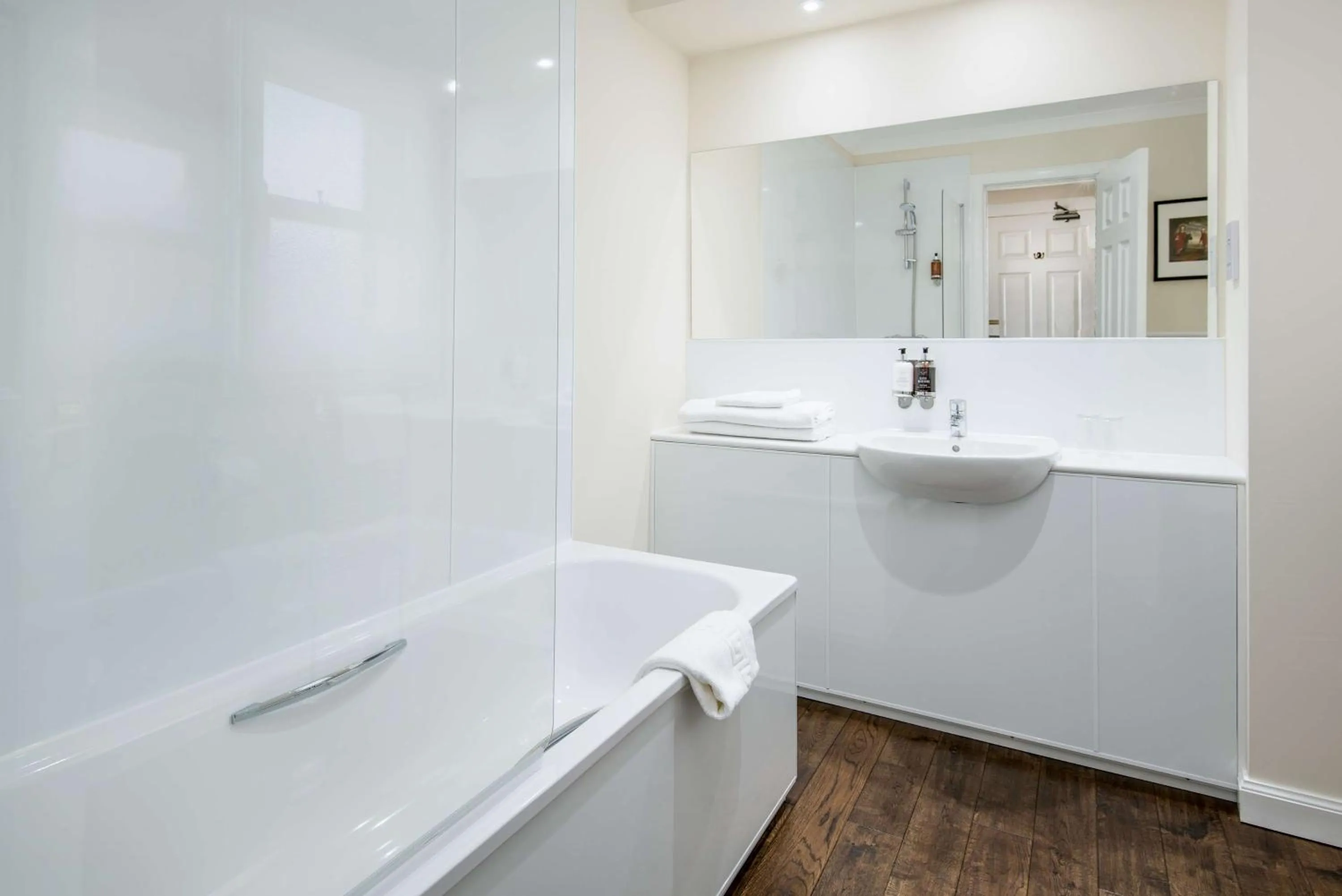 Bathroom in The Inveraray Inn, BW Signature Collection