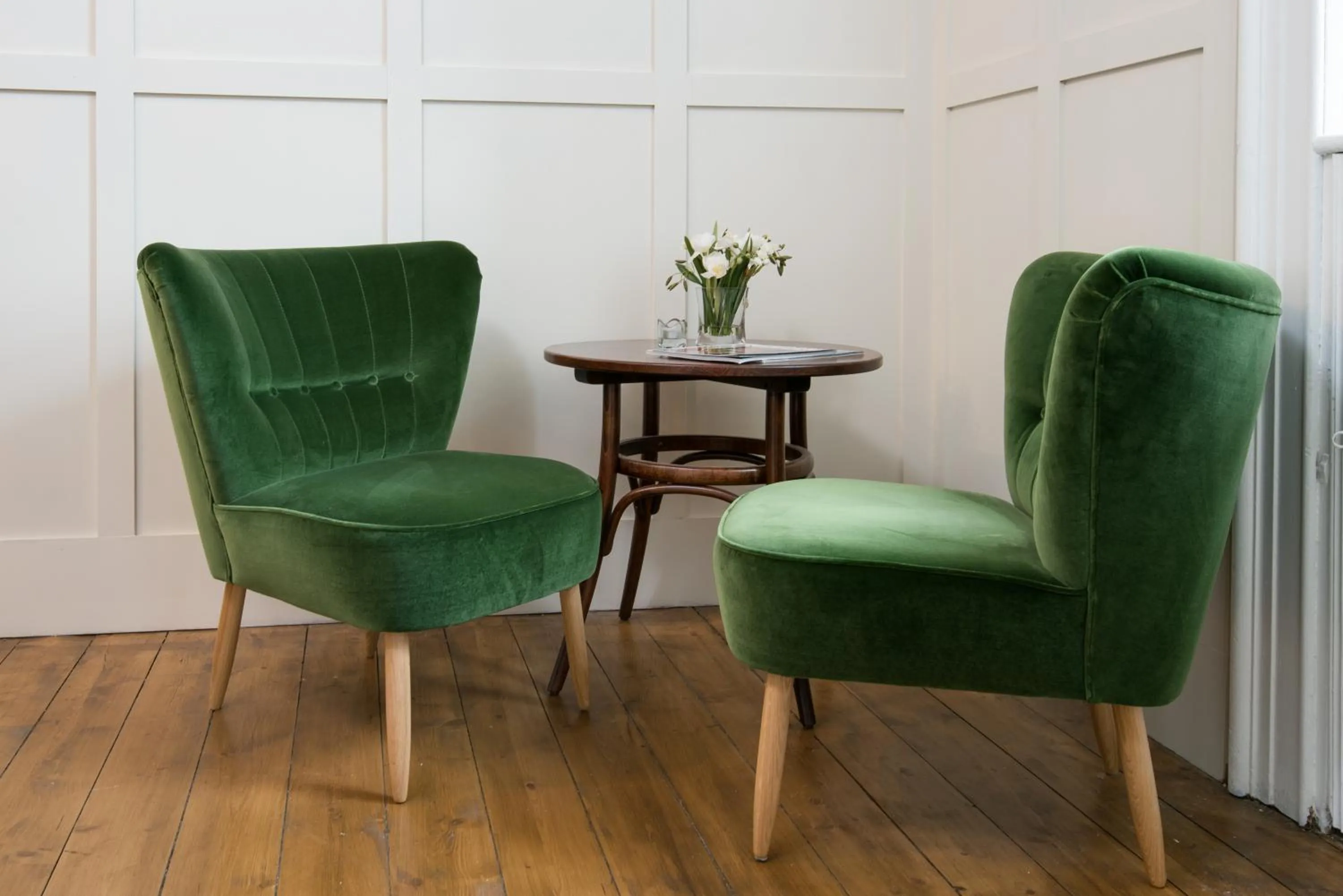 Seating area in The Inveraray Inn, BW Signature Collection