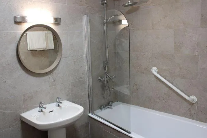 Bathroom in Kildare House Hotel