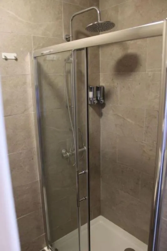 Shower in Kildare House Hotel