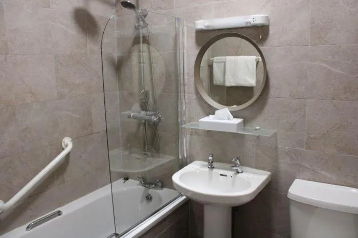 Shower in Kildare House Hotel