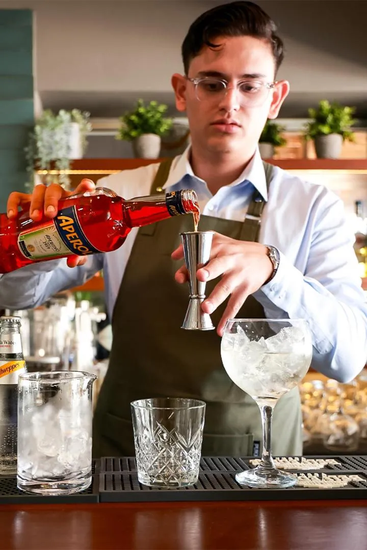 Restaurant/places to eat in Mikes Kanarium City Hotel