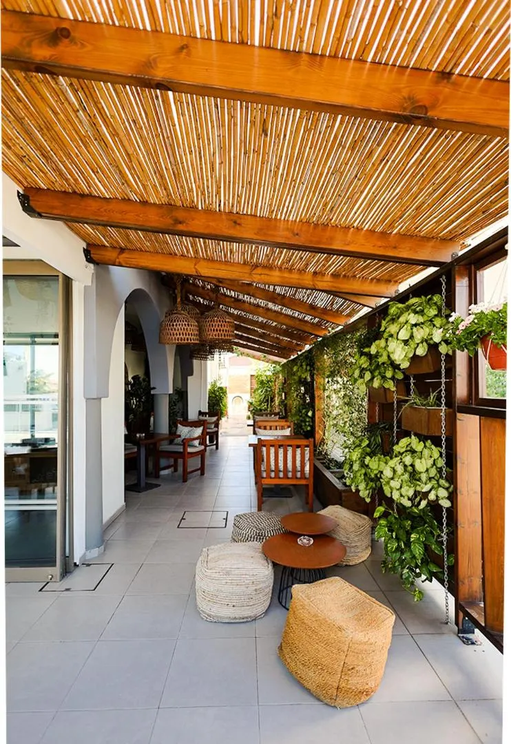 Restaurant/places to eat in Mikes Kanarium City Hotel