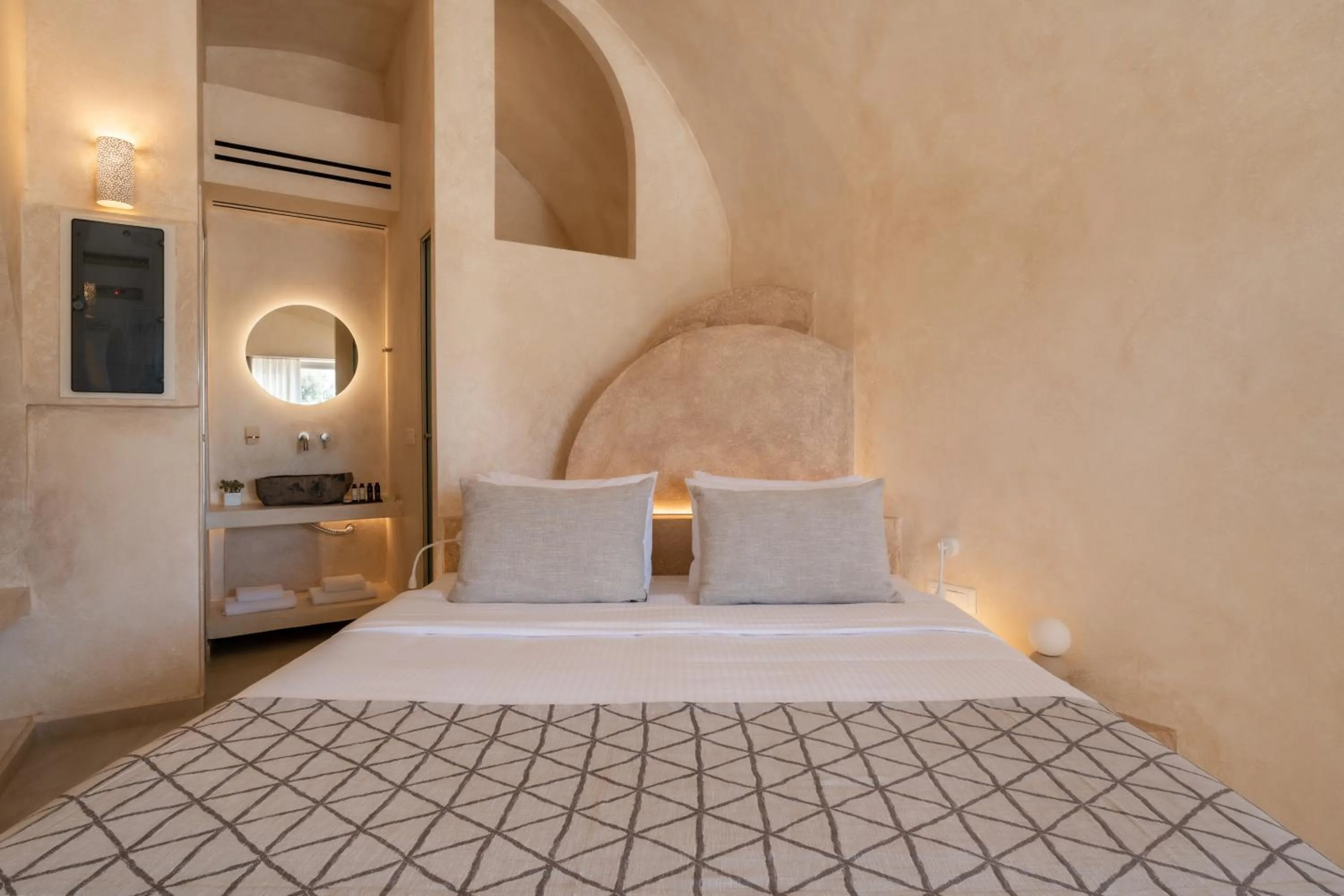 Bed in Heyday Luxury Suites