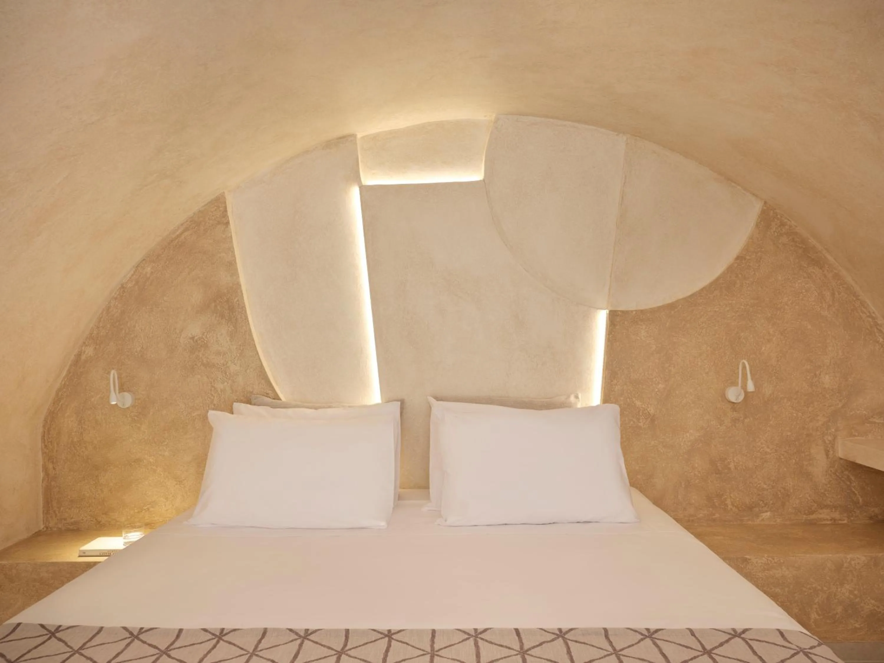 Bed in Heyday Luxury Suites