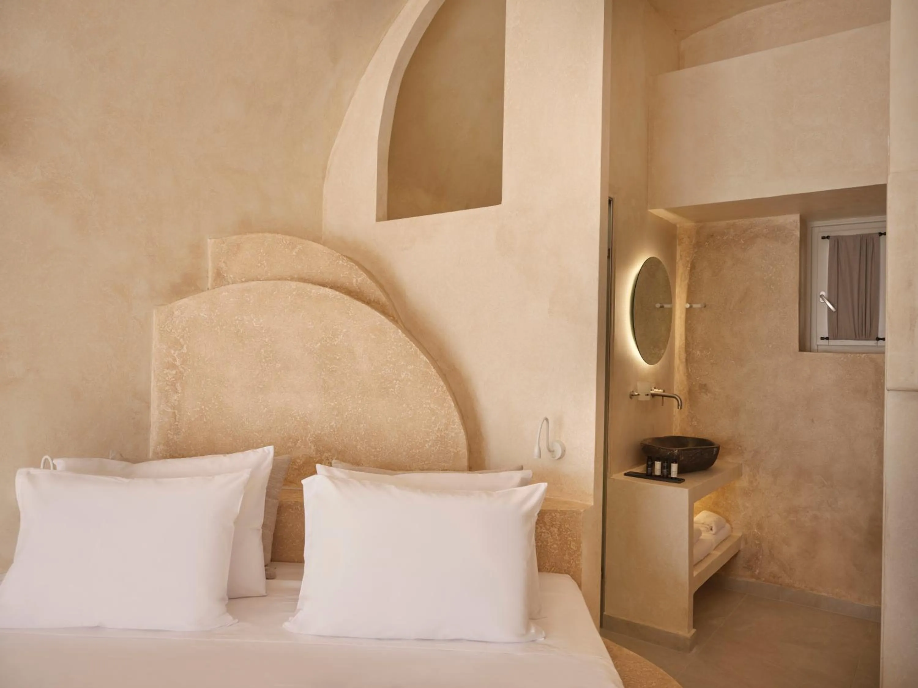 Bed in Heyday Luxury Suites