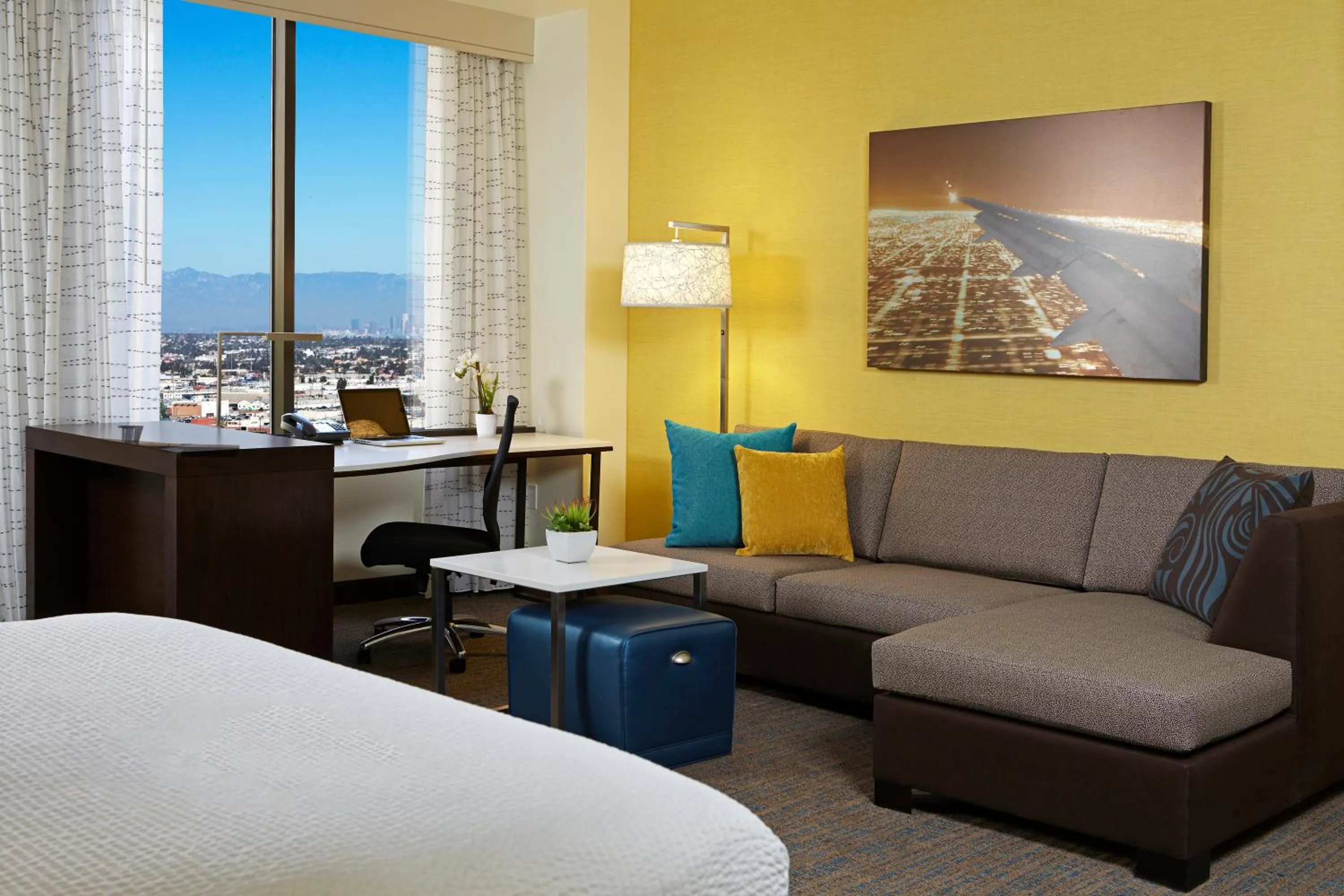 Living room in Residence Inn by Marriott Los Angeles LAX/Century Boulevard
