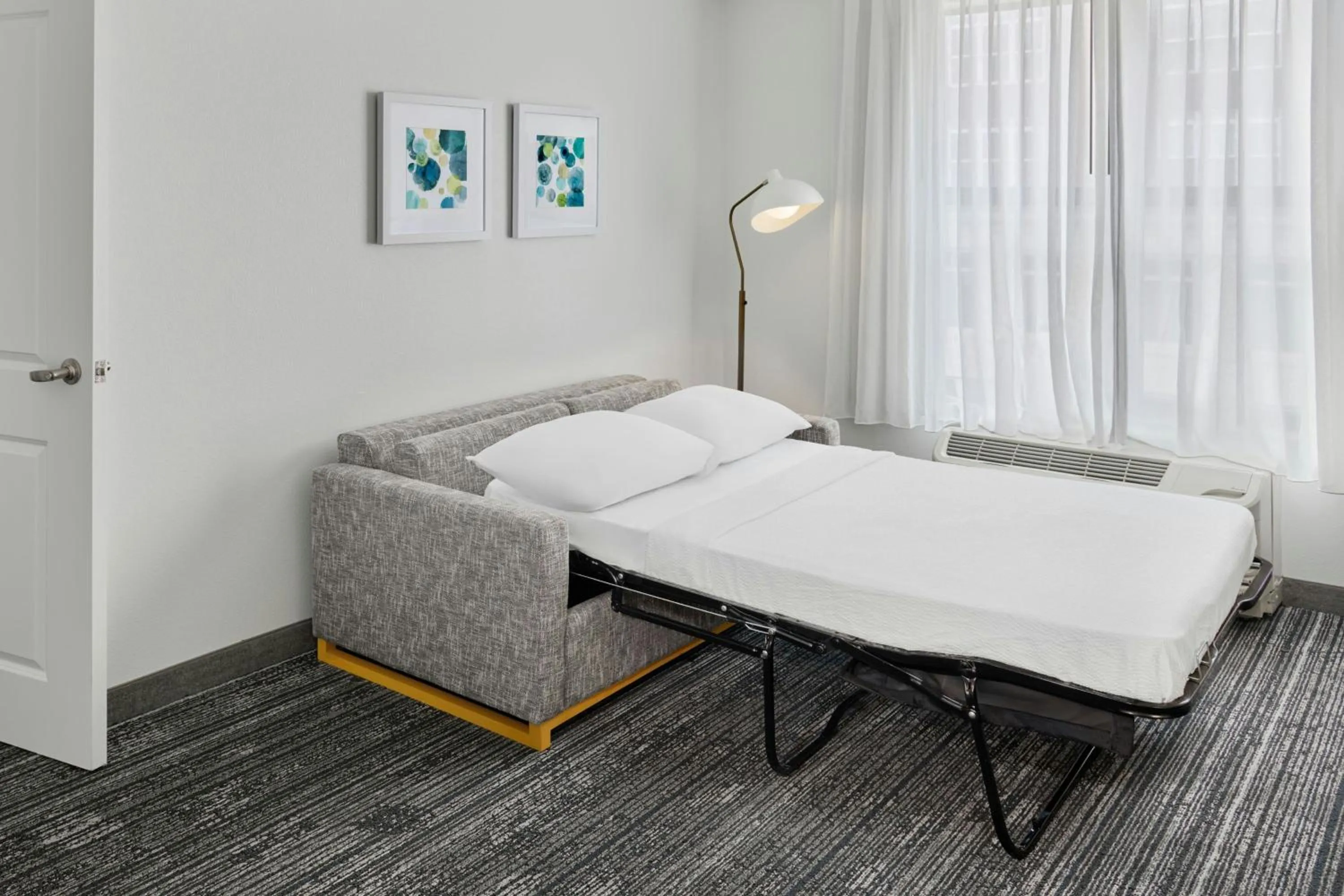 Living room, Bed in TownePlace Suites by Marriott Lawrence Downtown