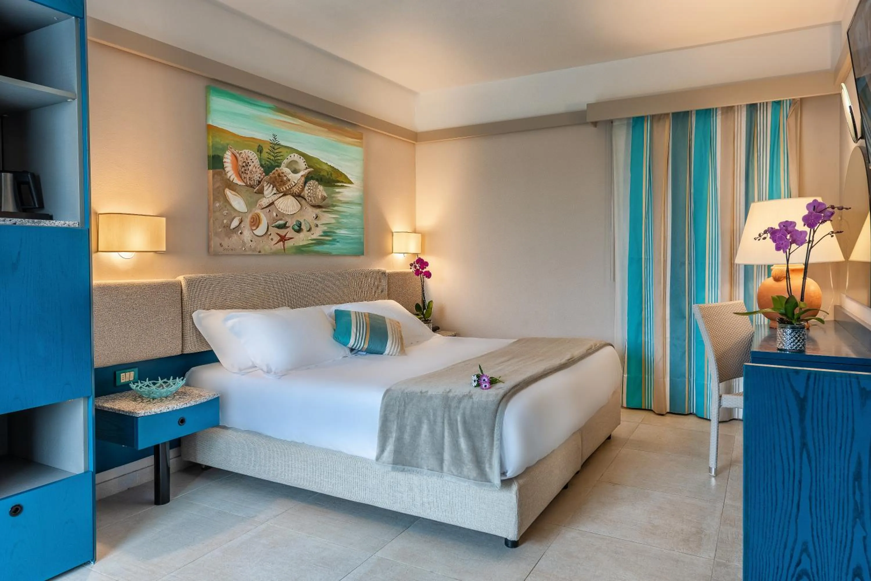 Bedroom, Bed in Acacia Marina