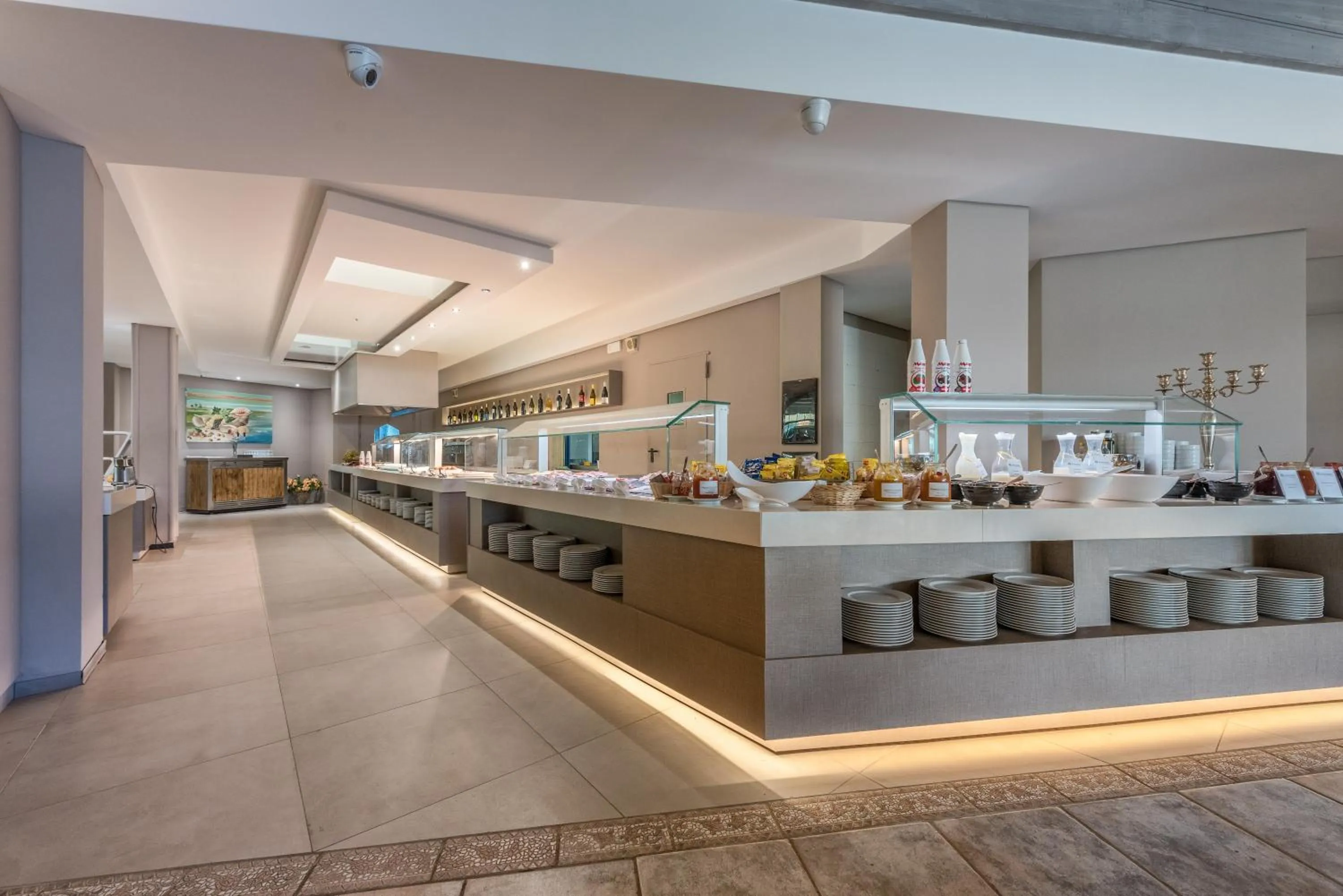 Restaurant/places to eat in Acacia Marina