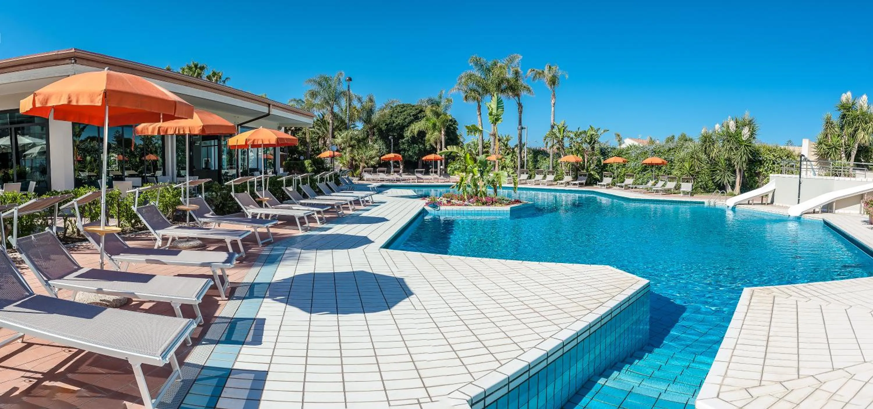 Swimming pool in Acacia Marina