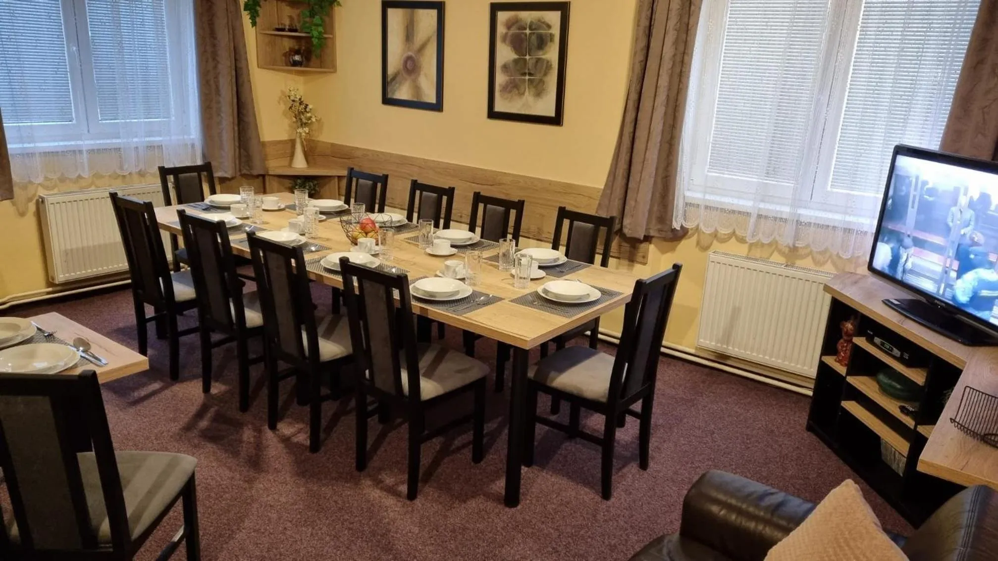 Communal lounge/ TV room in Horská chata Ježek