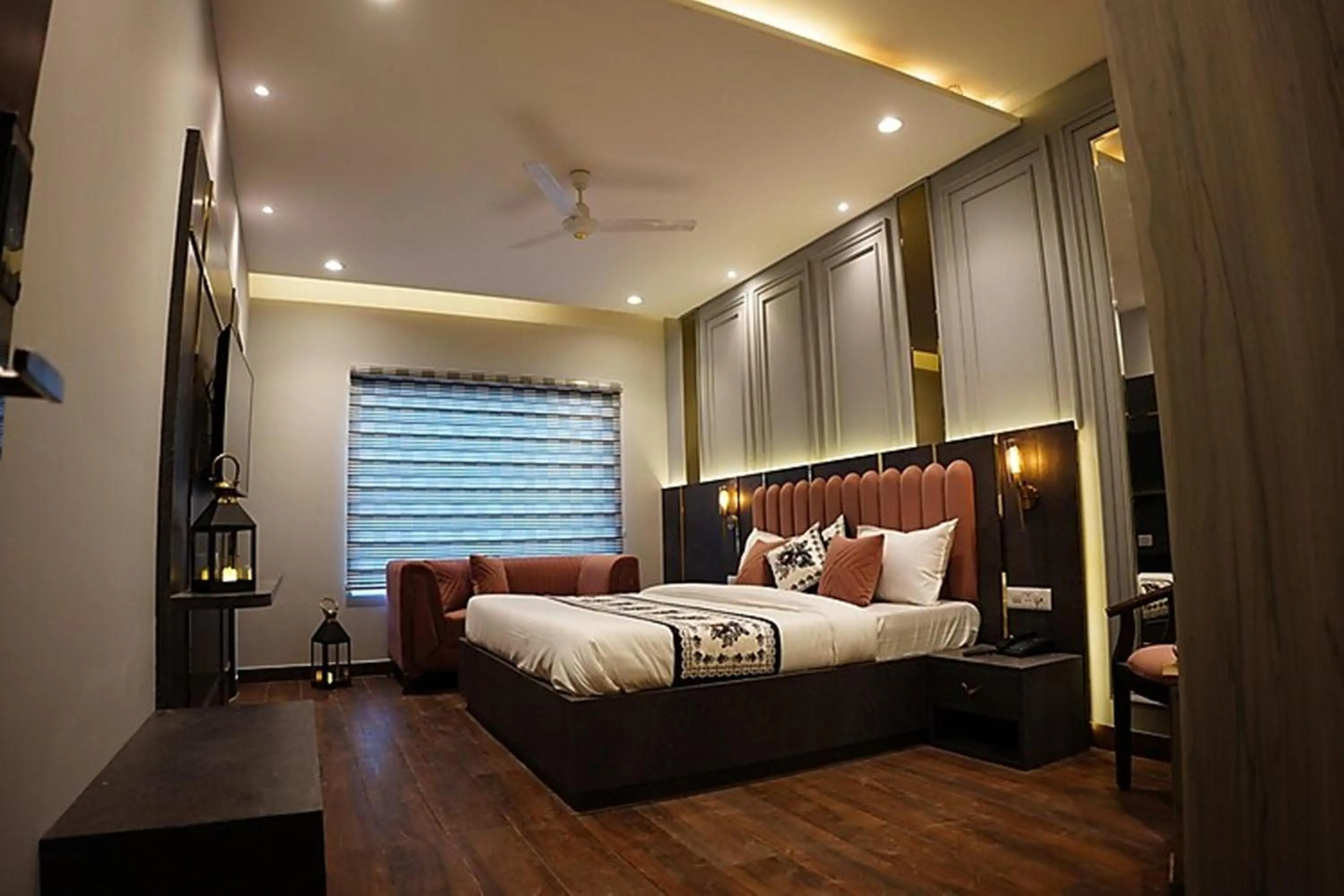 Photo of the whole room, Bed in Narison by Divud Ecom