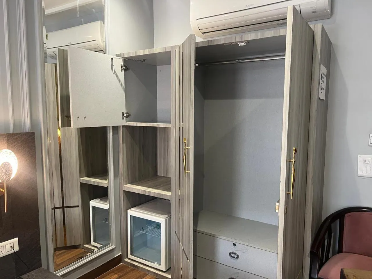 wardrobe in Narison by Divud Ecom