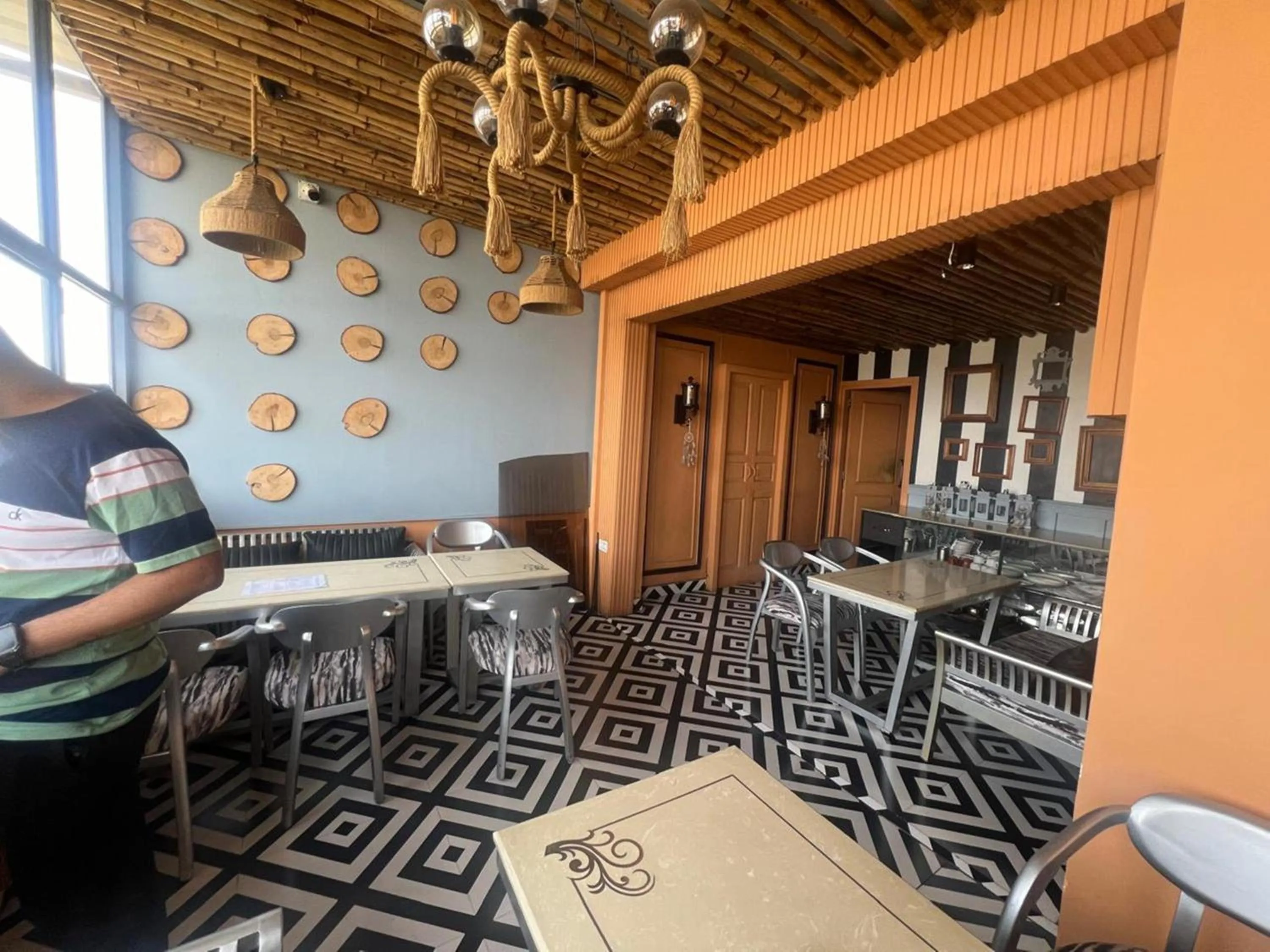 Restaurant/places to eat in Narison by Divud Ecom