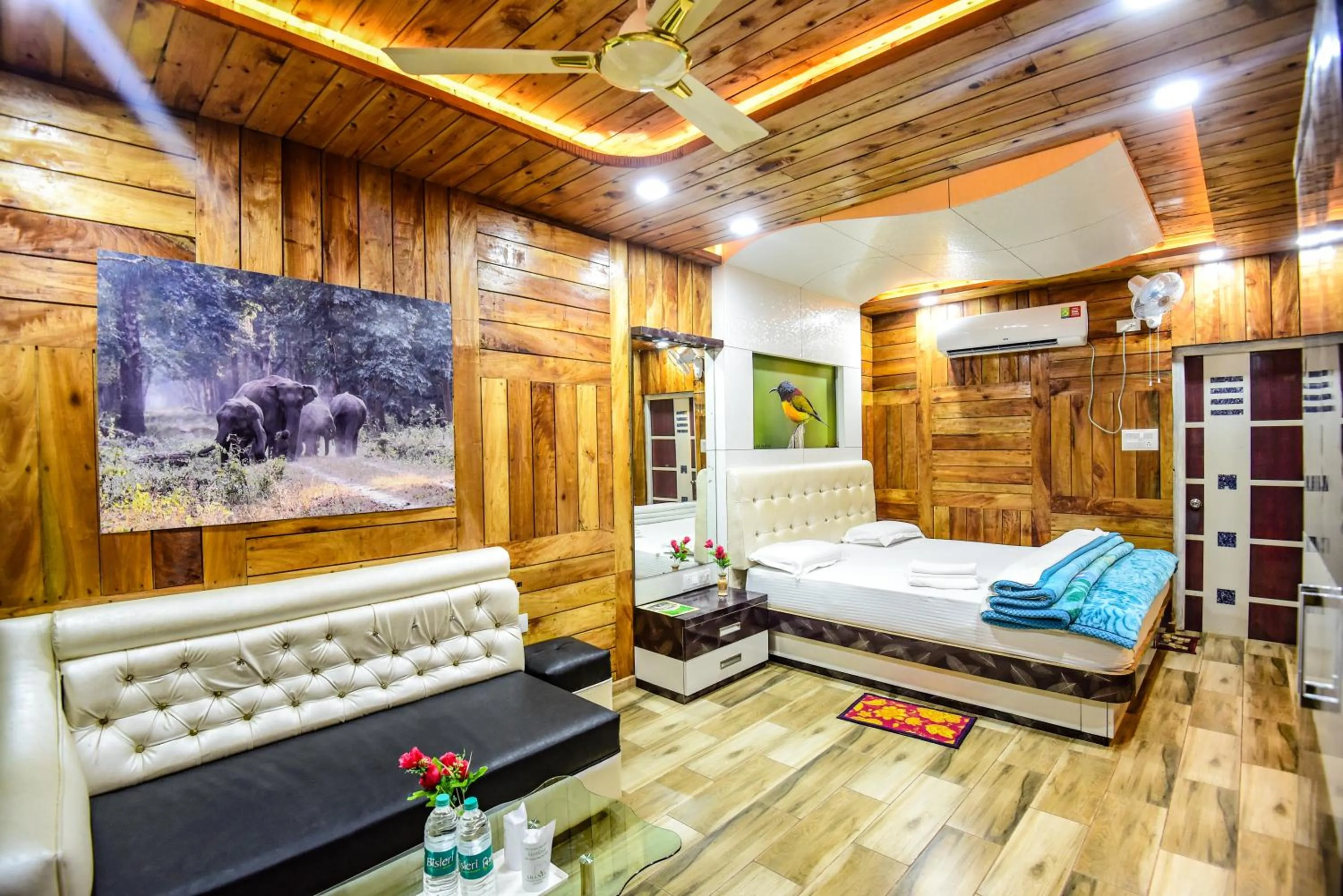 Photo of the whole room in Aranya Jungle Resorts