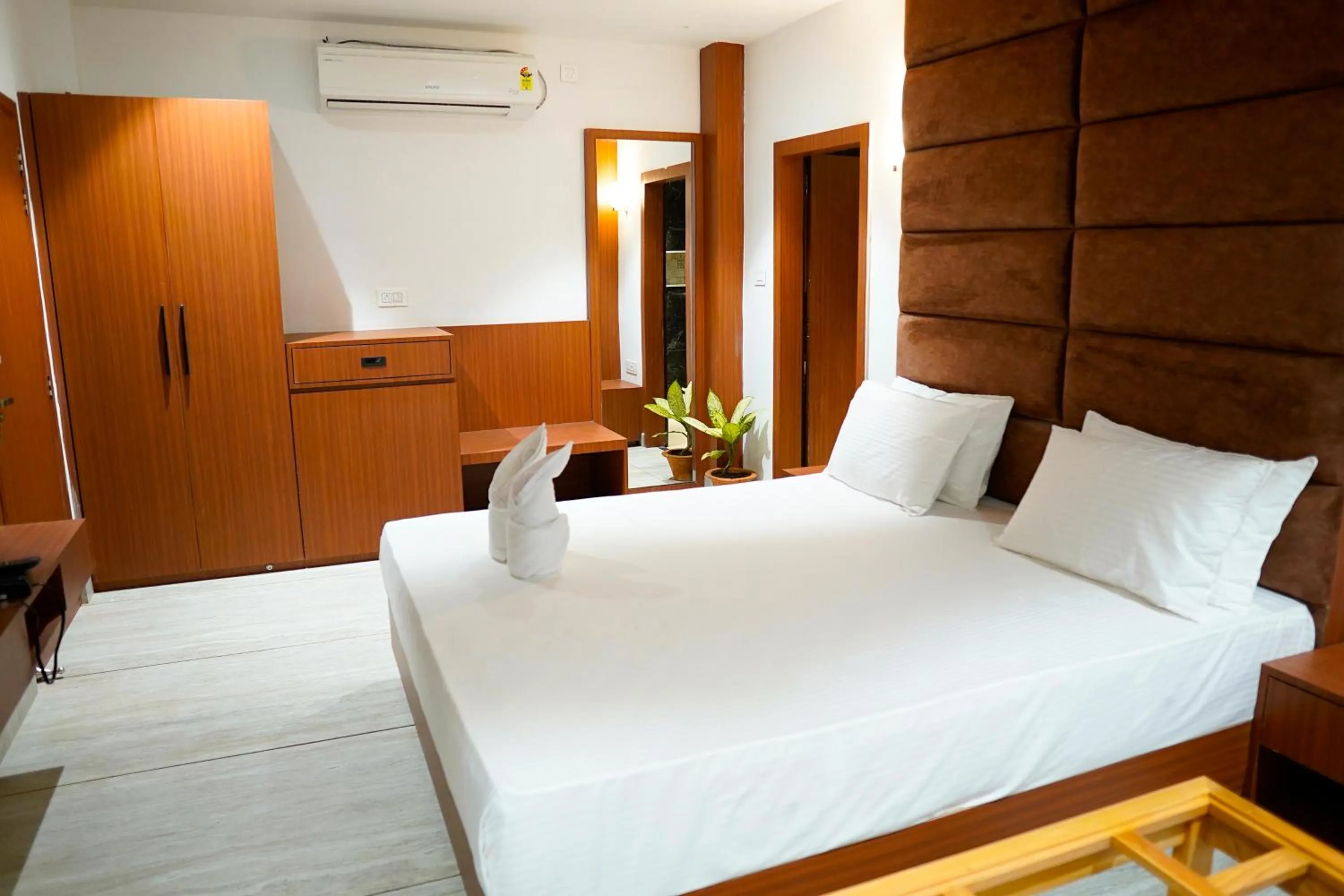 Bed in Aranya Jungle Resorts