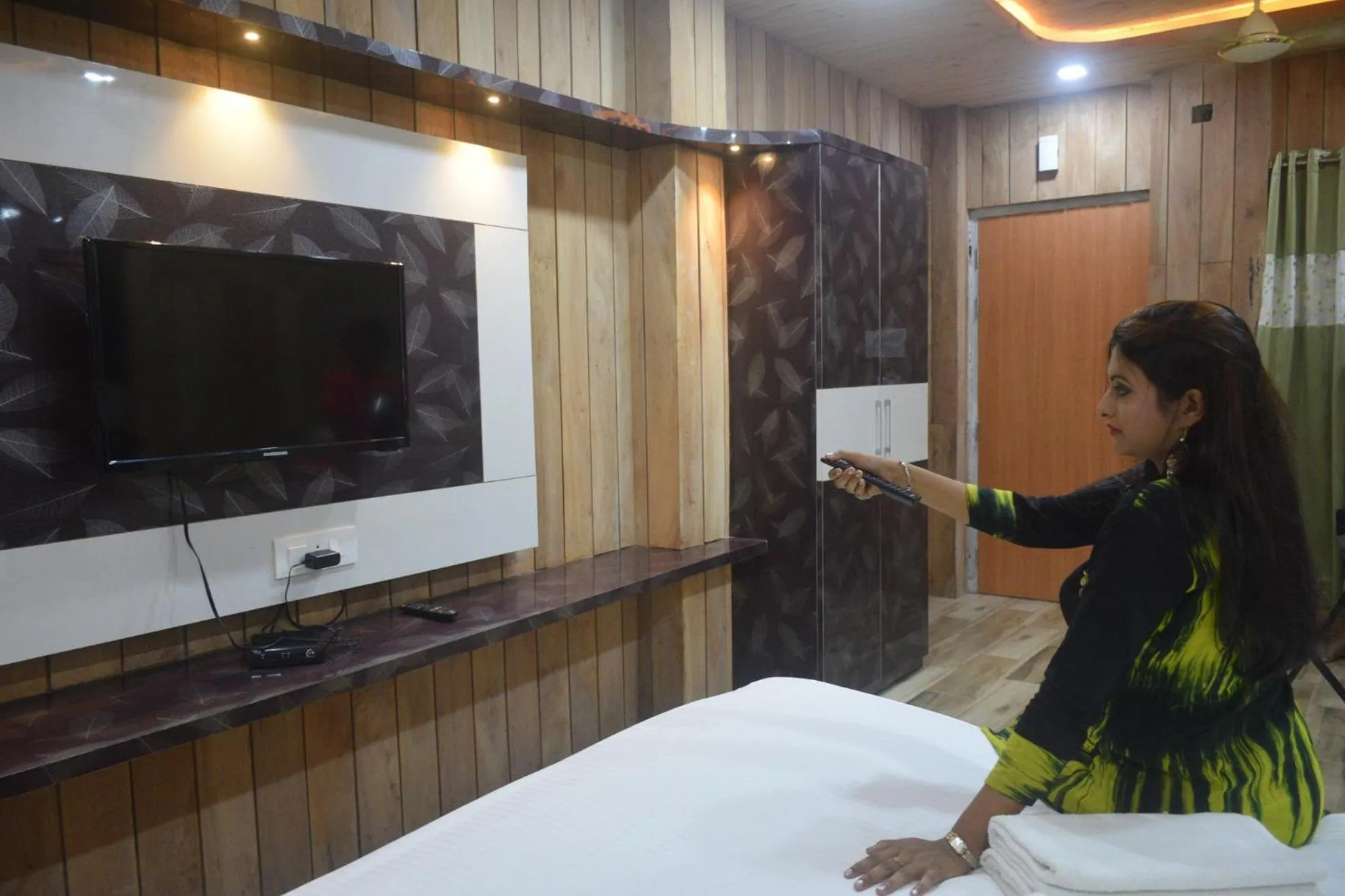 People in Aranya Jungle Resorts