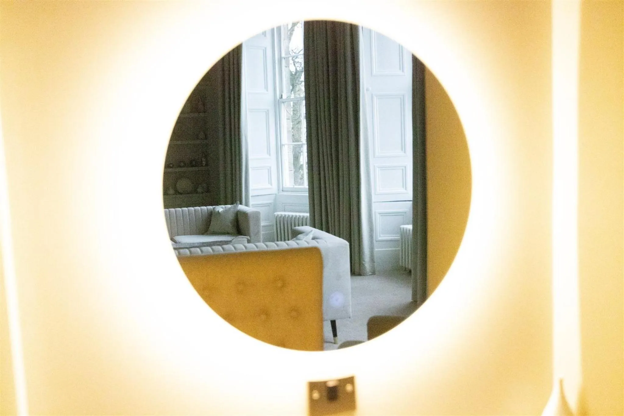 Seating area, Bed in Marshall Meadows Manor House