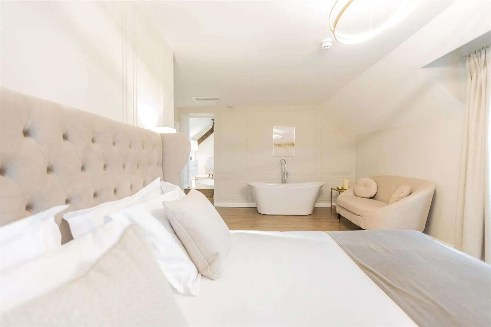 Bedroom, Bed in Marshall Meadows Manor House