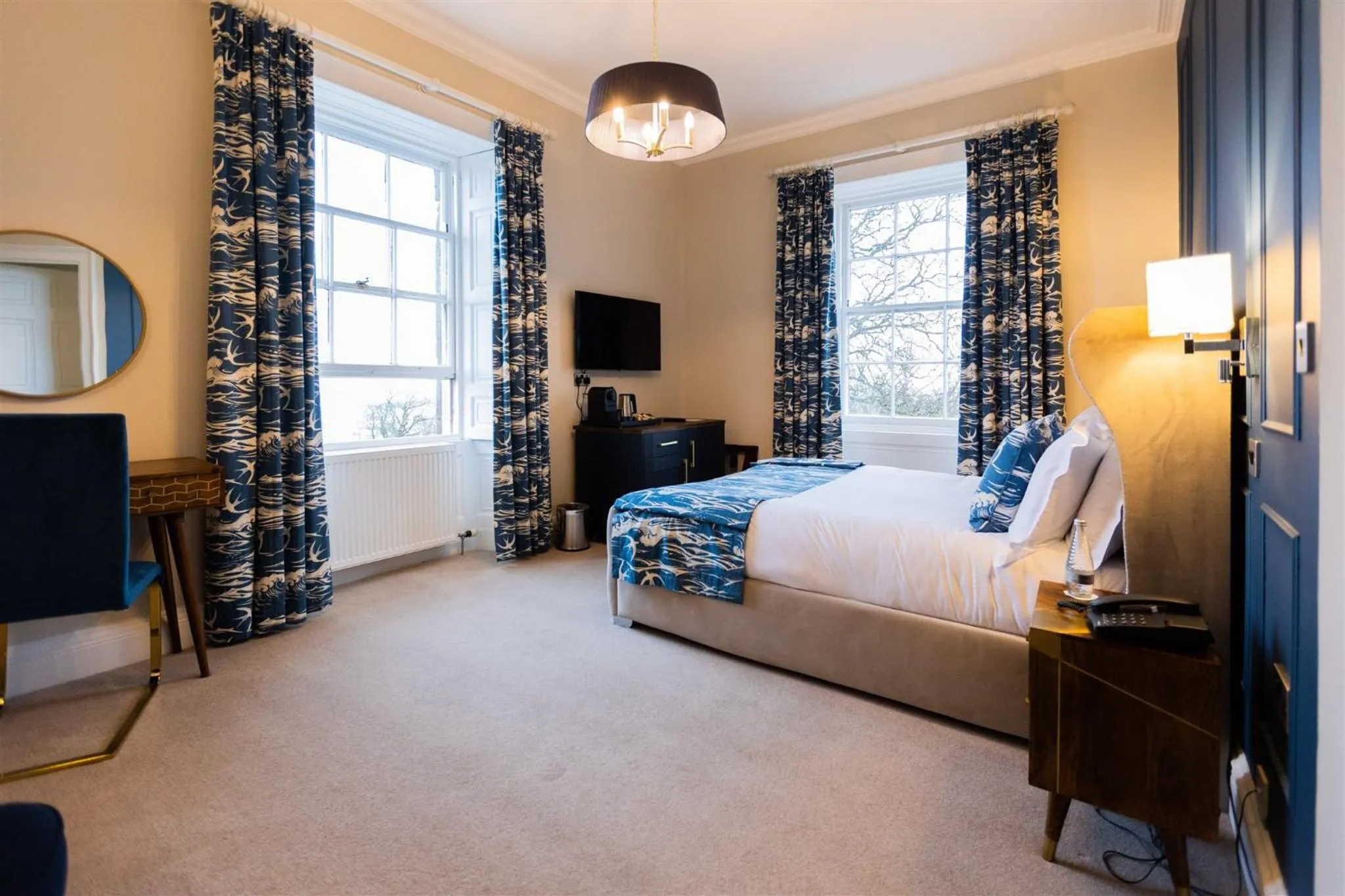 Photo of the whole room, Bed in Marshall Meadows Manor House