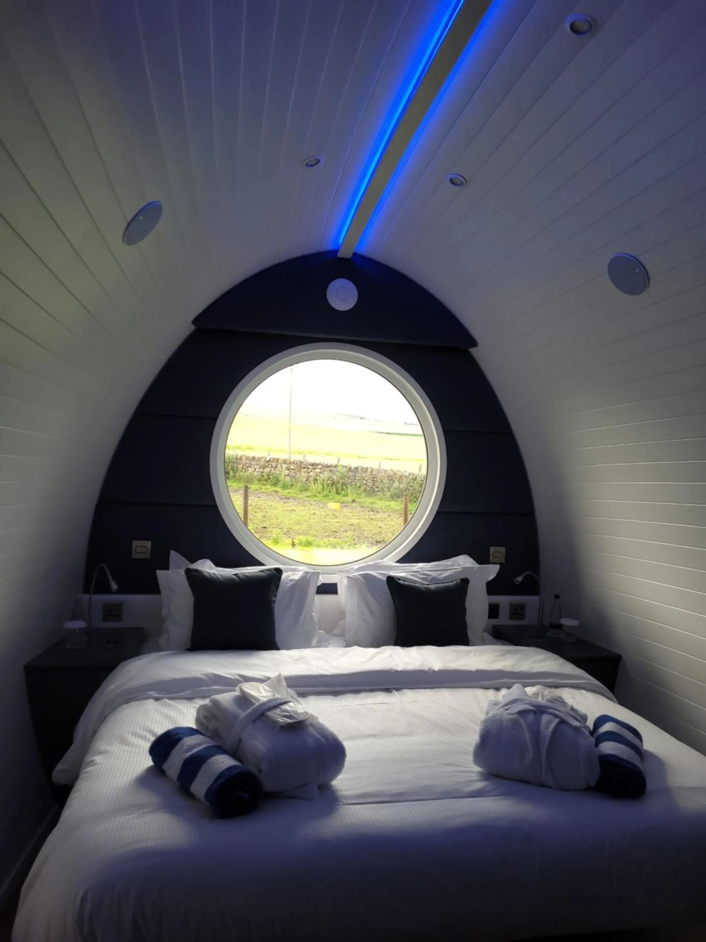 Photo of the whole room, Bed in Marshall Meadows Manor House