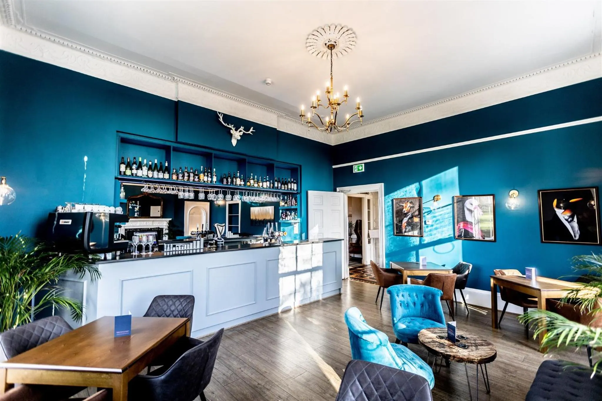 Restaurant/places to eat in Marshall Meadows Manor House