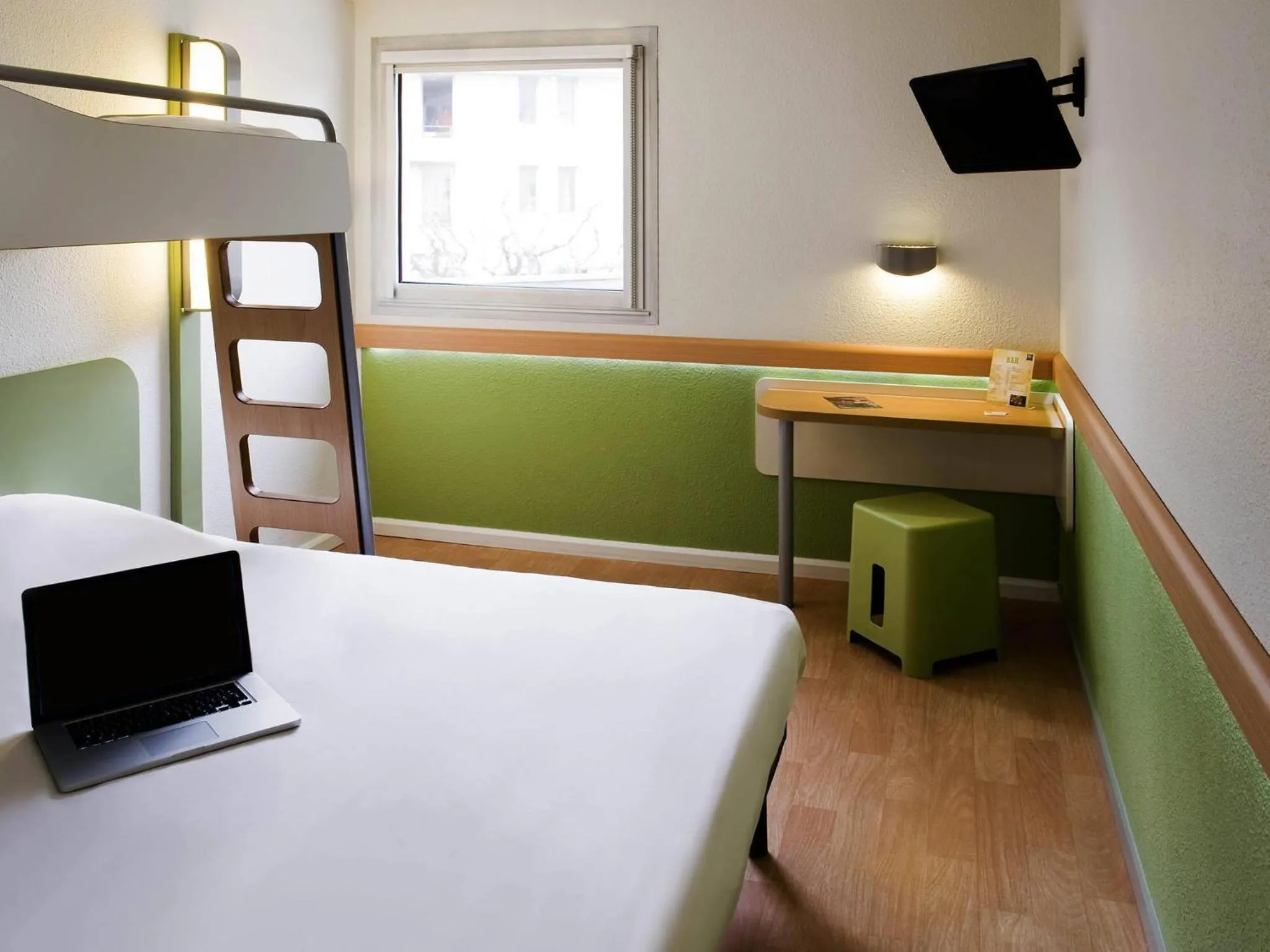 Bedroom, Bed in ibis budget Avignon Centre
