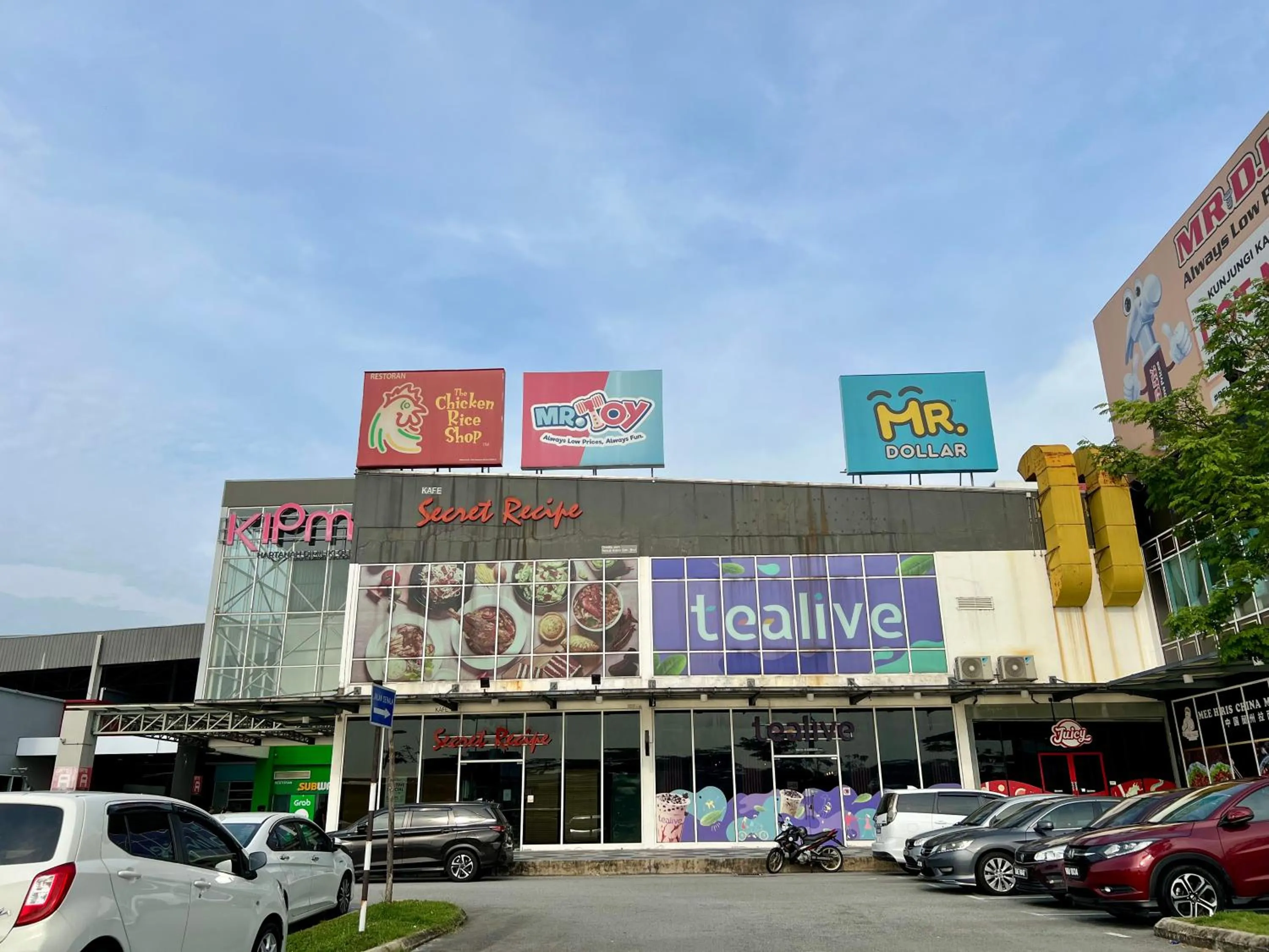 Restaurant/places to eat in Afie Roomstay KLIA Airport Transit