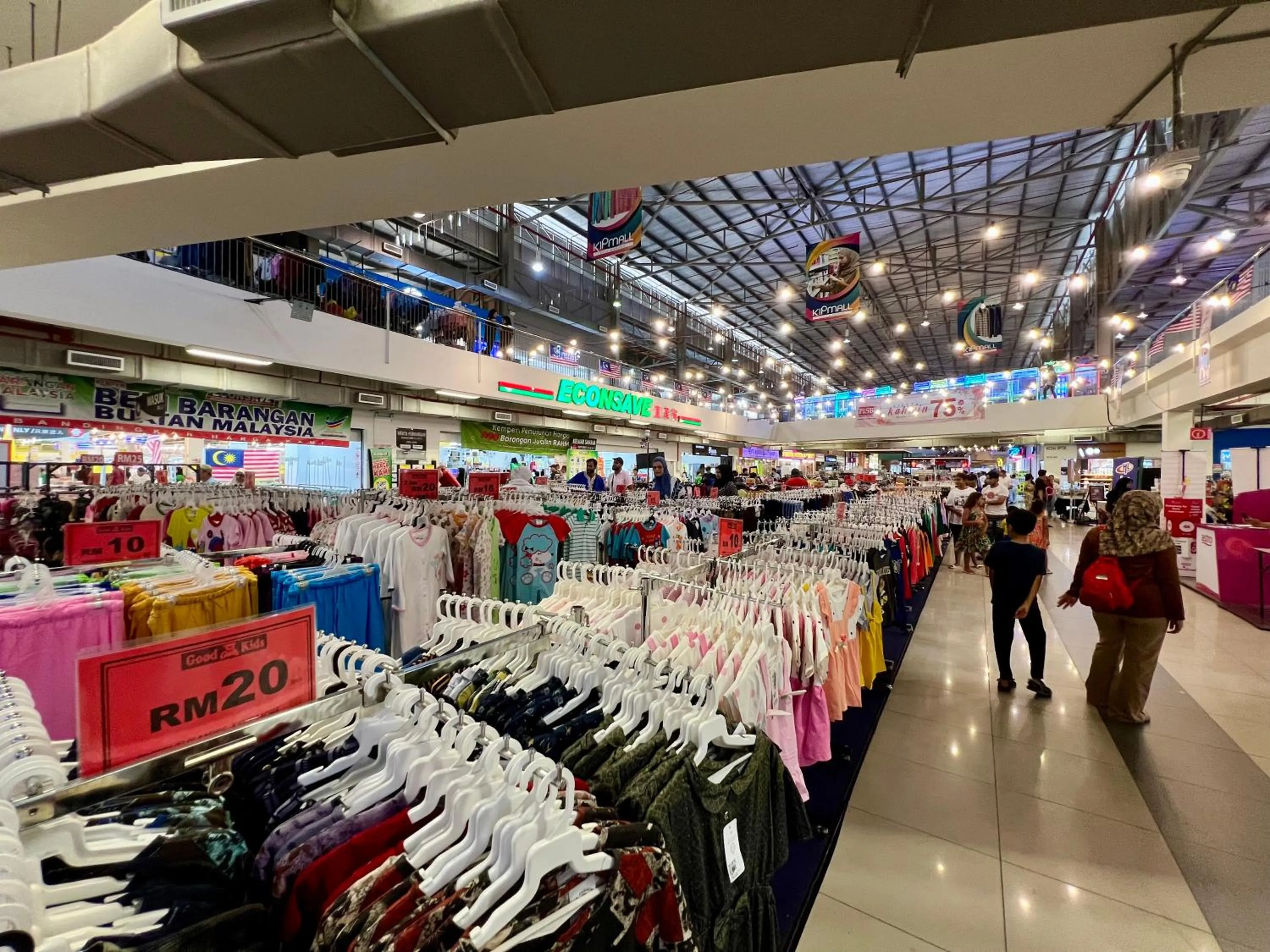 Supermarket/grocery shop in Afie Roomstay KLIA Airport Transit