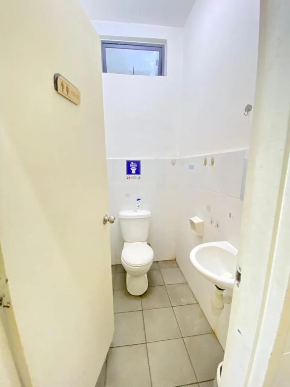 Afie Roomstay KLIA Airport Transit