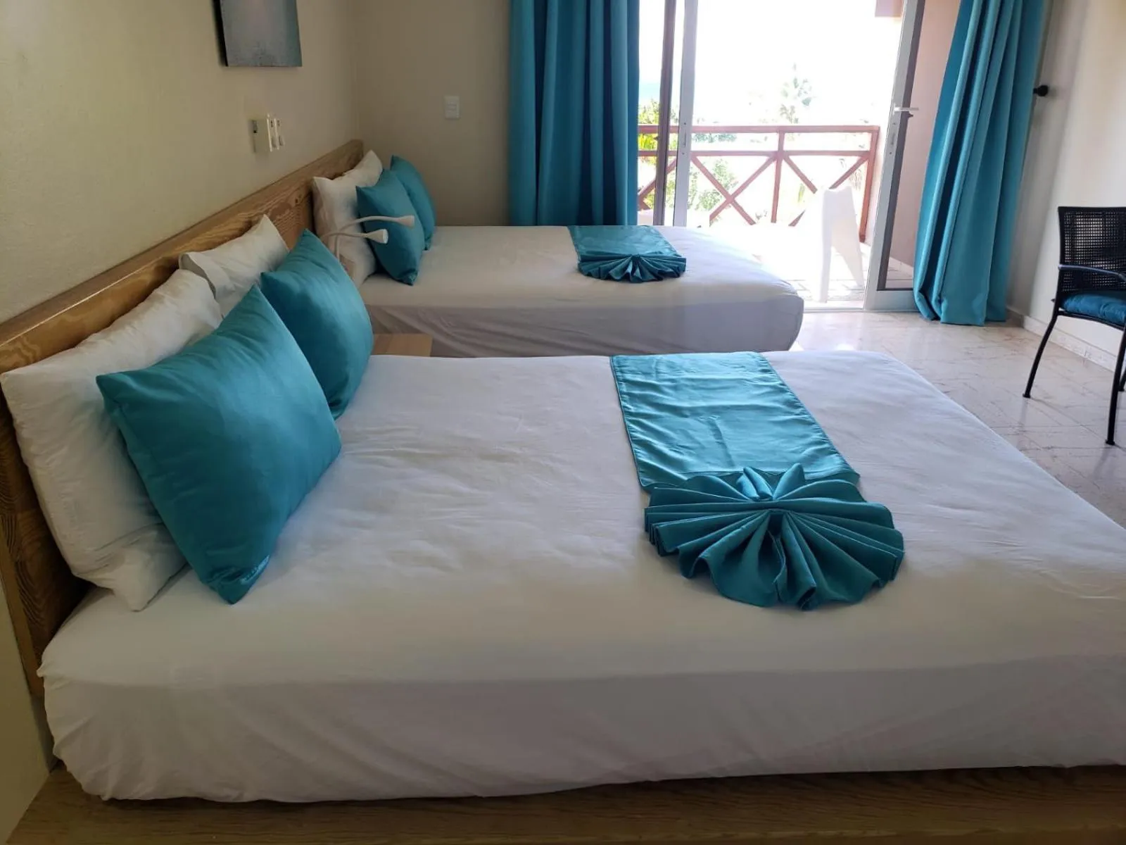 Bedroom, Bed in Paradise Island Beach Resort