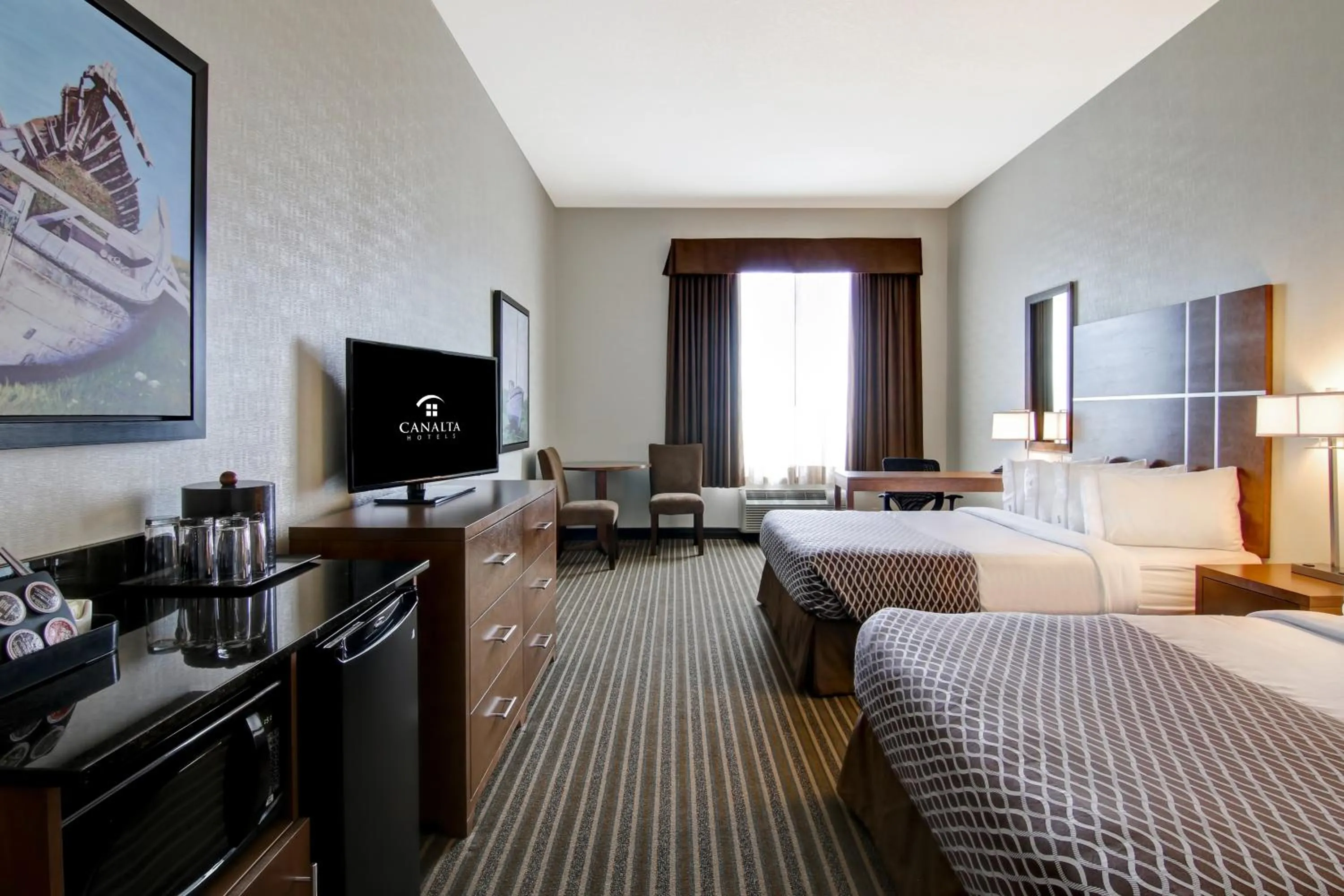 Photo of the whole room, Bed in Canalta Martensville