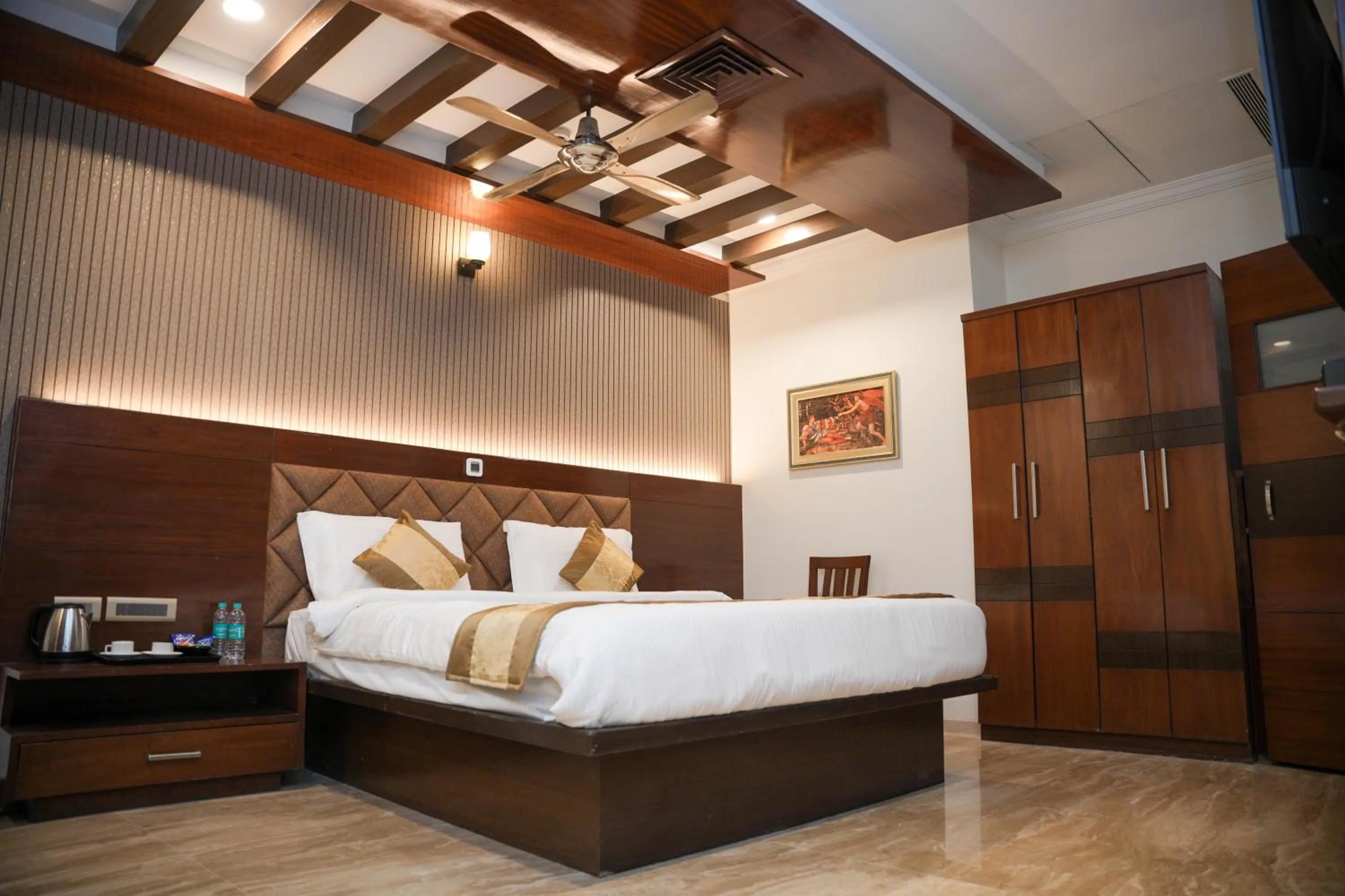 Bed in The Ontime Hotel, Bangalore