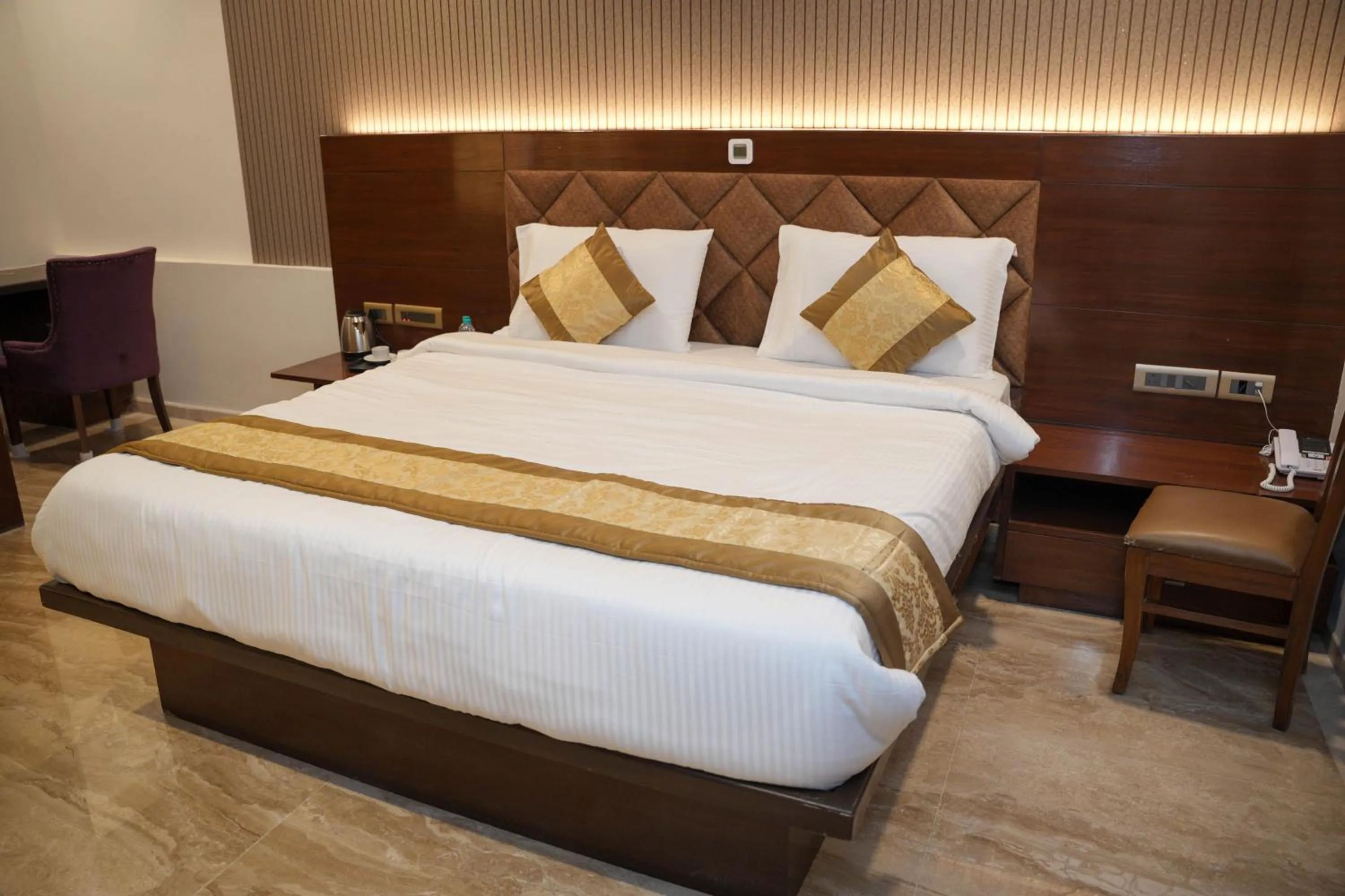 Bed in The Ontime Hotel, Bangalore