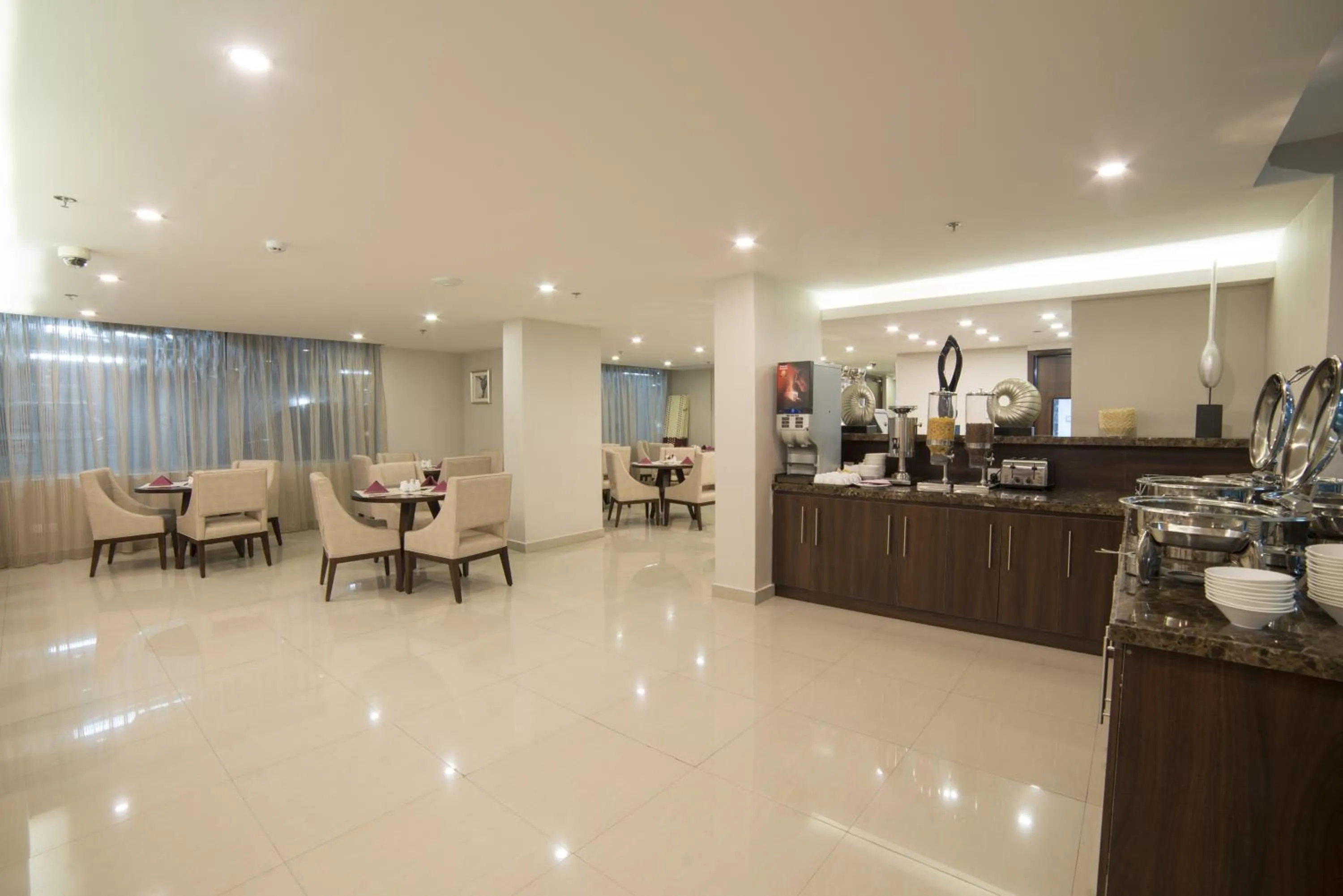 Restaurant/places to eat in Taskeen Inn, Formerly Tulip Inn