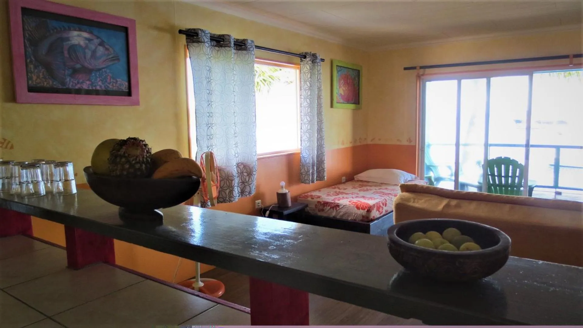 Living room, Bed in Sunset Hill Lodge