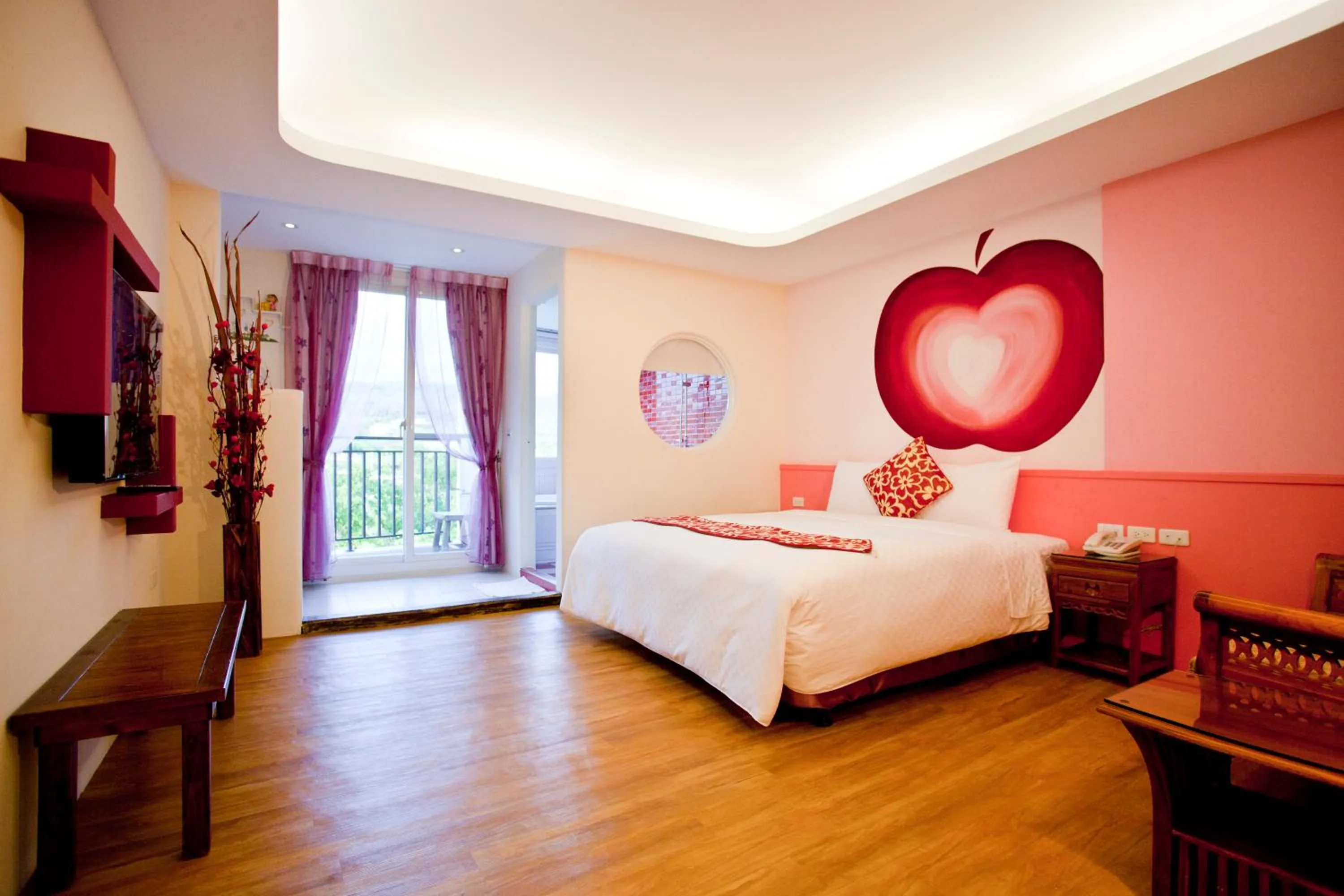 Photo of the whole room, Bed in Millennium Inn