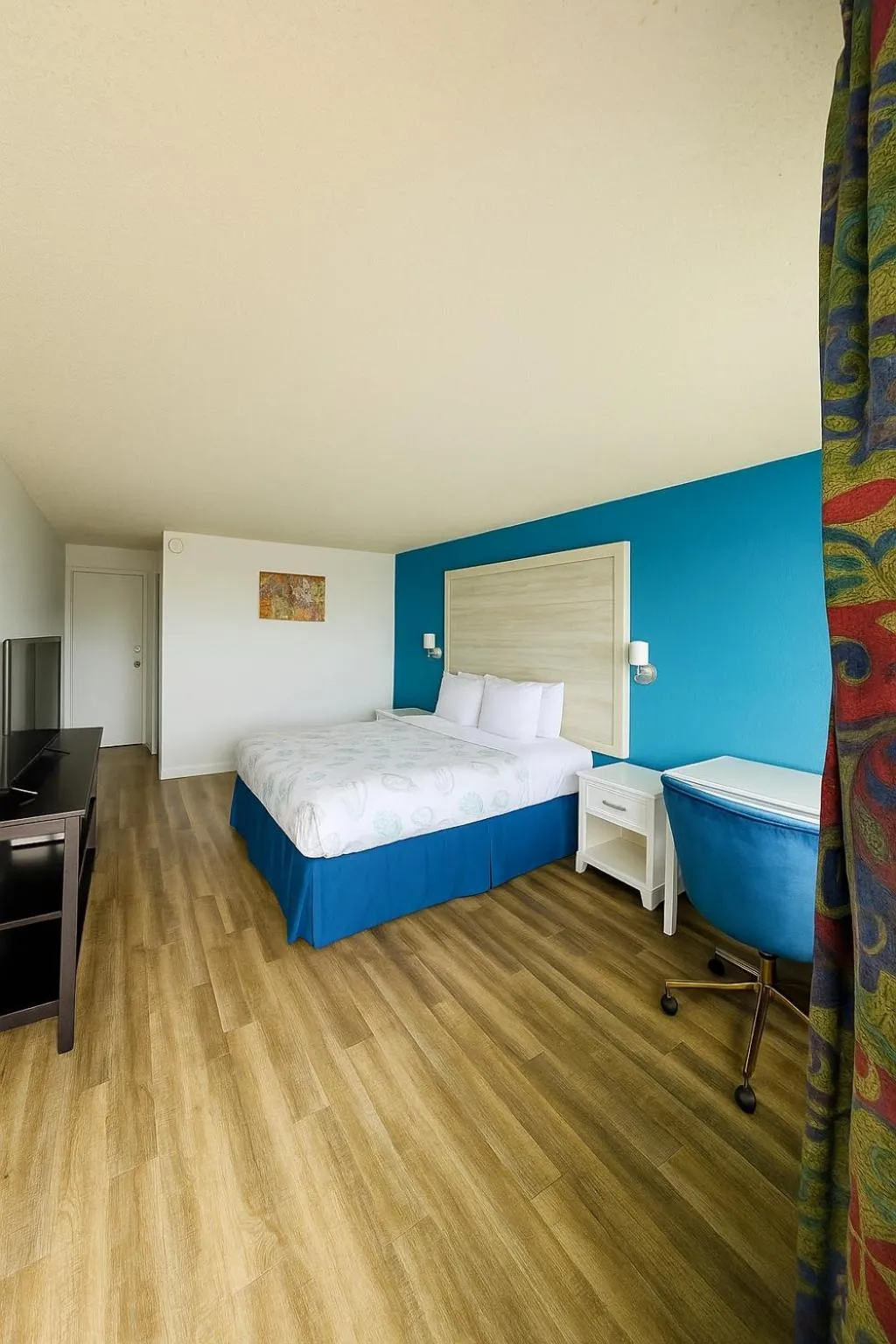 Bed in Ozark Inn and Suites