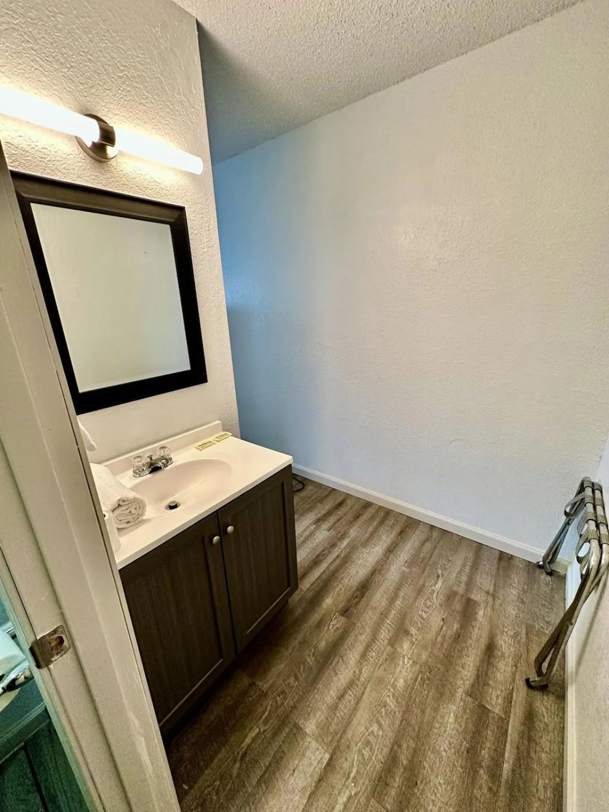 Bathroom in Ozark Inn and Suites