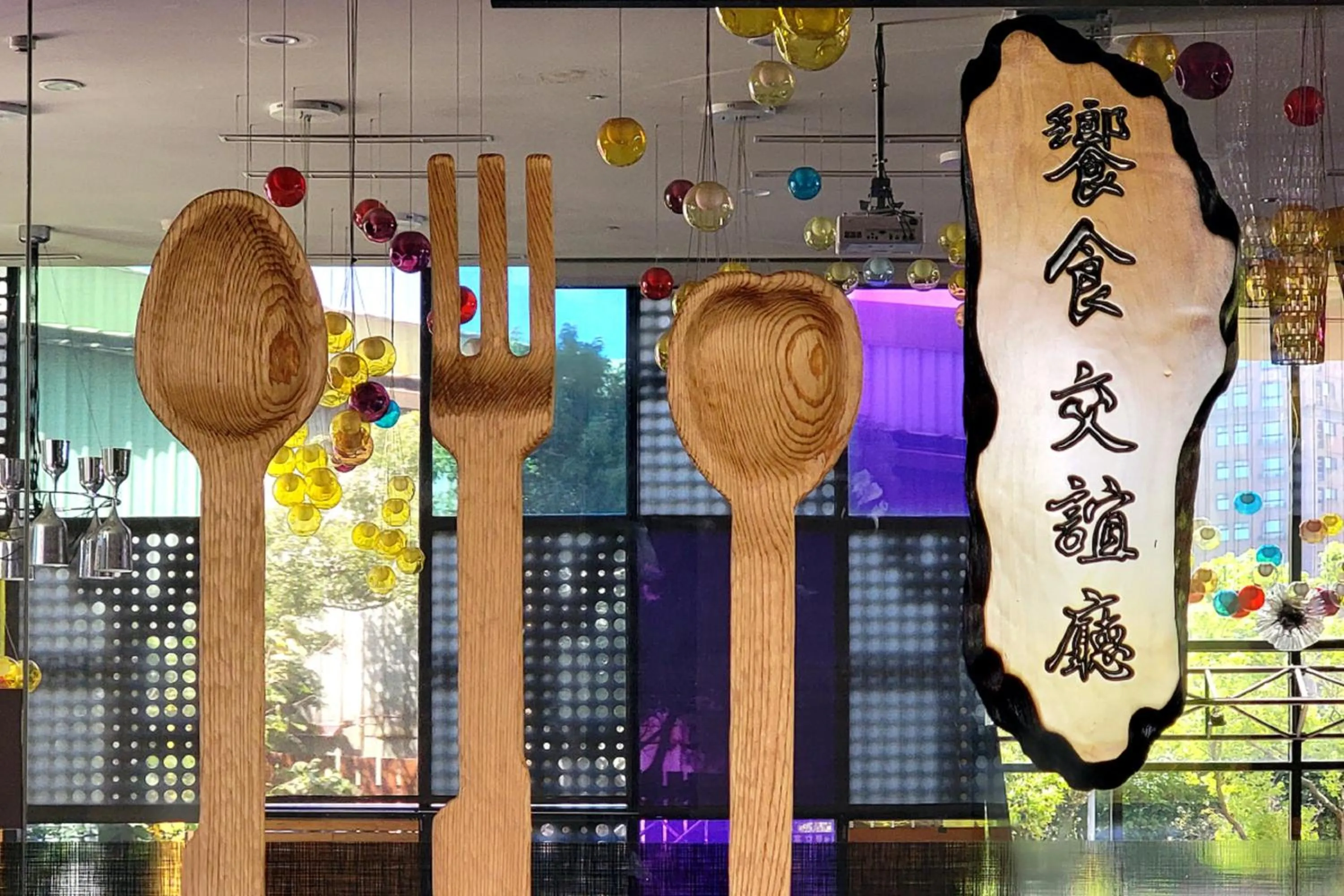 Restaurant/places to eat in Freedom Design Hotel