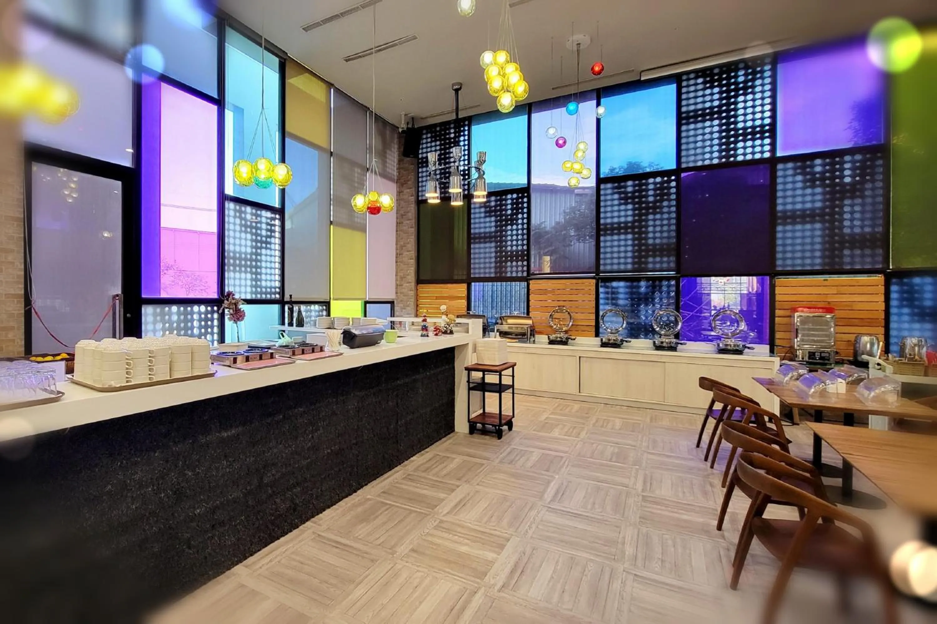 Restaurant/places to eat in Freedom Design Hotel