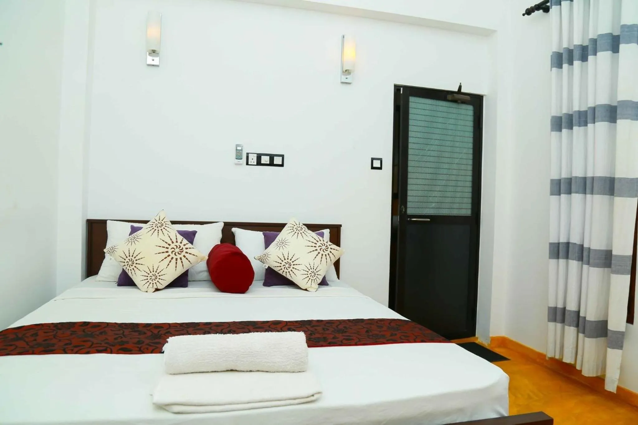 Deluxe Double Room with Side Sea View in Coco Palm Villa and Cabanas