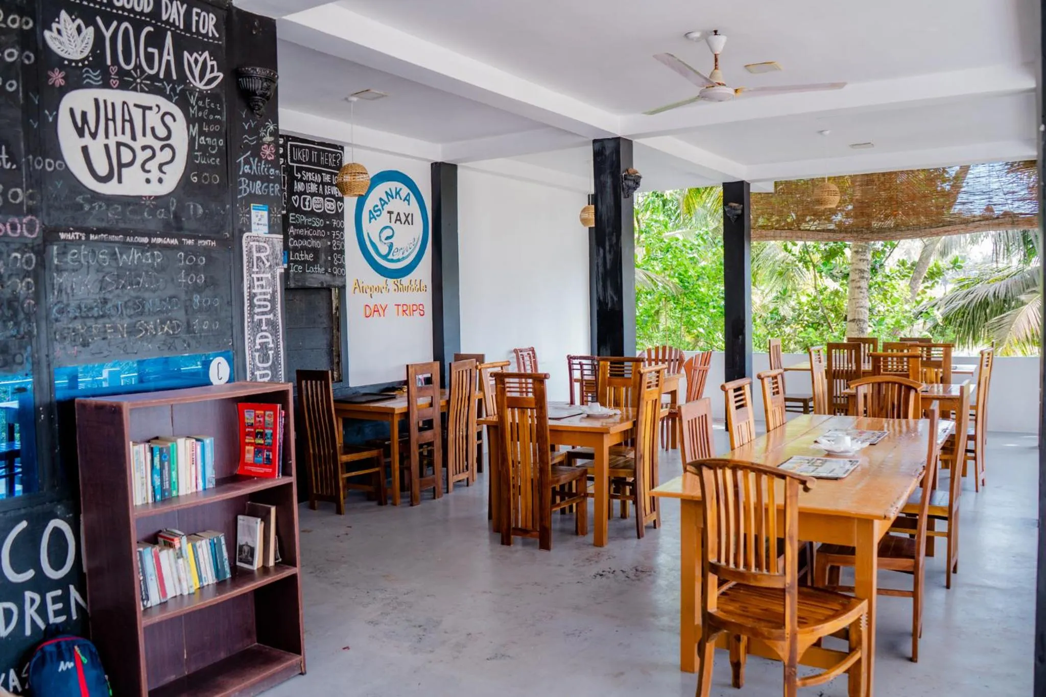 Restaurant/places to eat in Asanka Surf House & Restaurant with pool